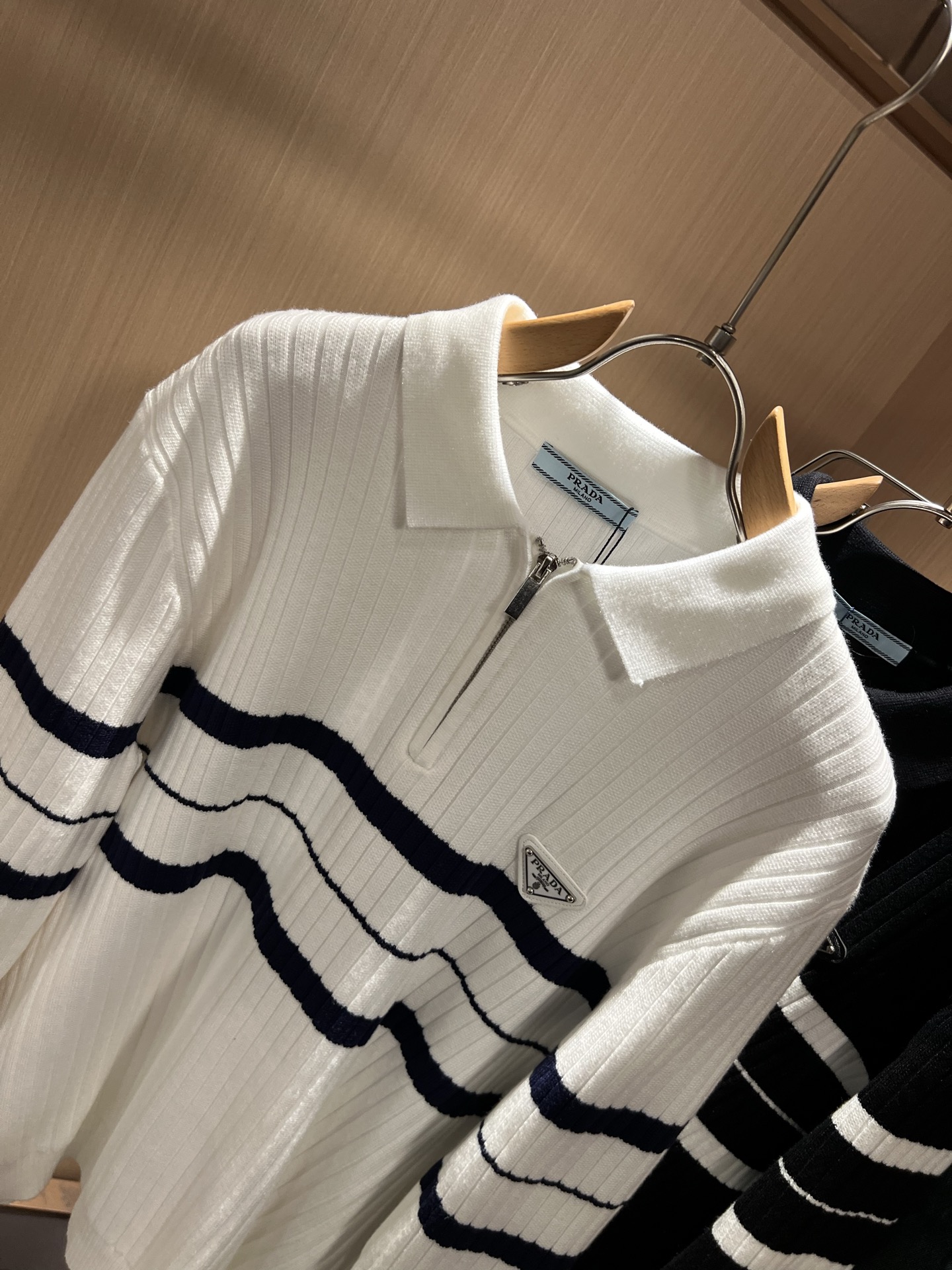 PRAD*A普*达2025秋冬新款男士针织羊毛衫，最新款全网独家首上！！~既经典有时尚百搭，谁不爱啊，将