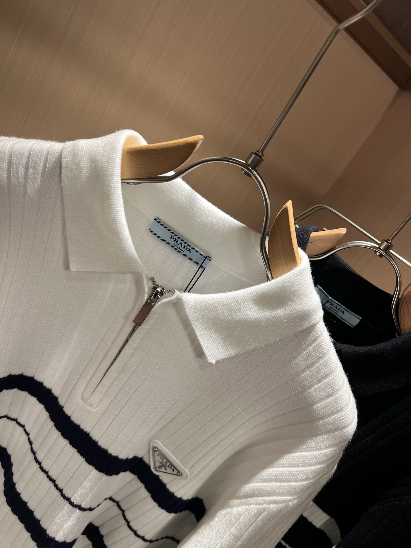 PRAD*A普*达2025秋冬新款男士针织羊毛衫，最新款全网独家首上！！~既经典有时尚百搭，谁不爱啊，将