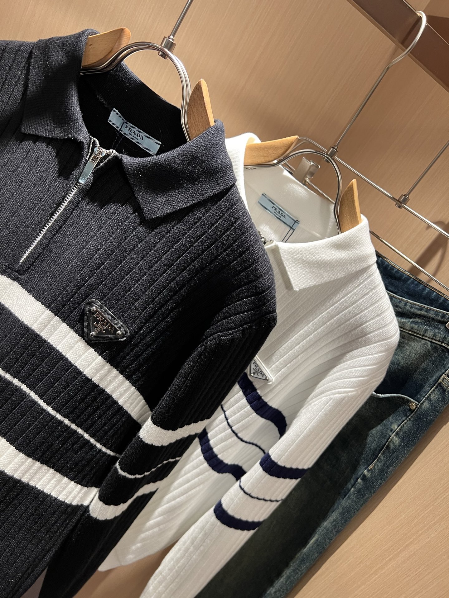 PRAD*A普*达2025秋冬新款男士针织羊毛衫，最新款全网独家首上！！~既经典有时尚百搭，谁不爱啊，将