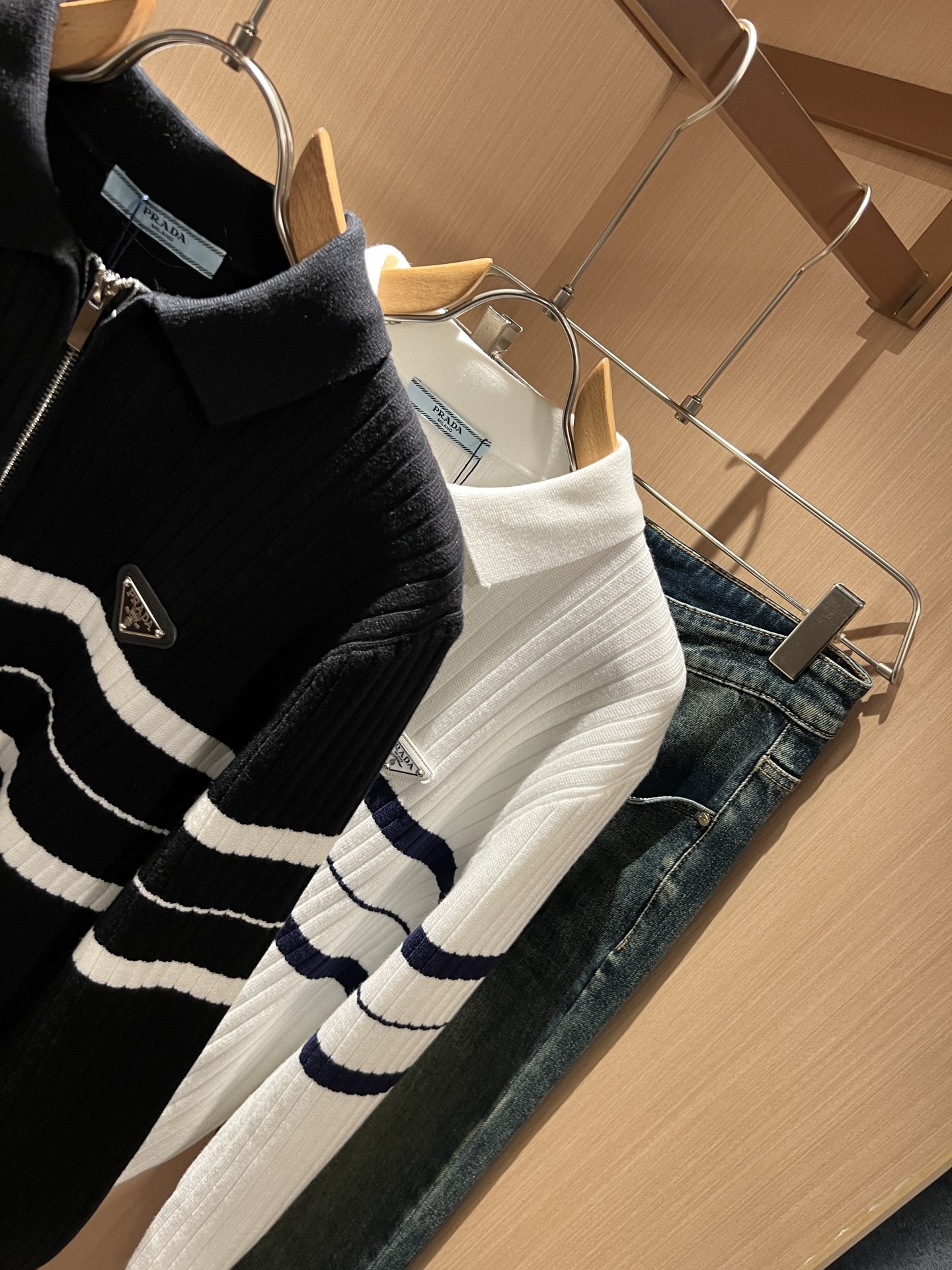 PRAD*A普*达2025秋冬新款男士针织羊毛衫，最新款全网独家首上！！~既经典有时尚百搭，谁不爱啊，将