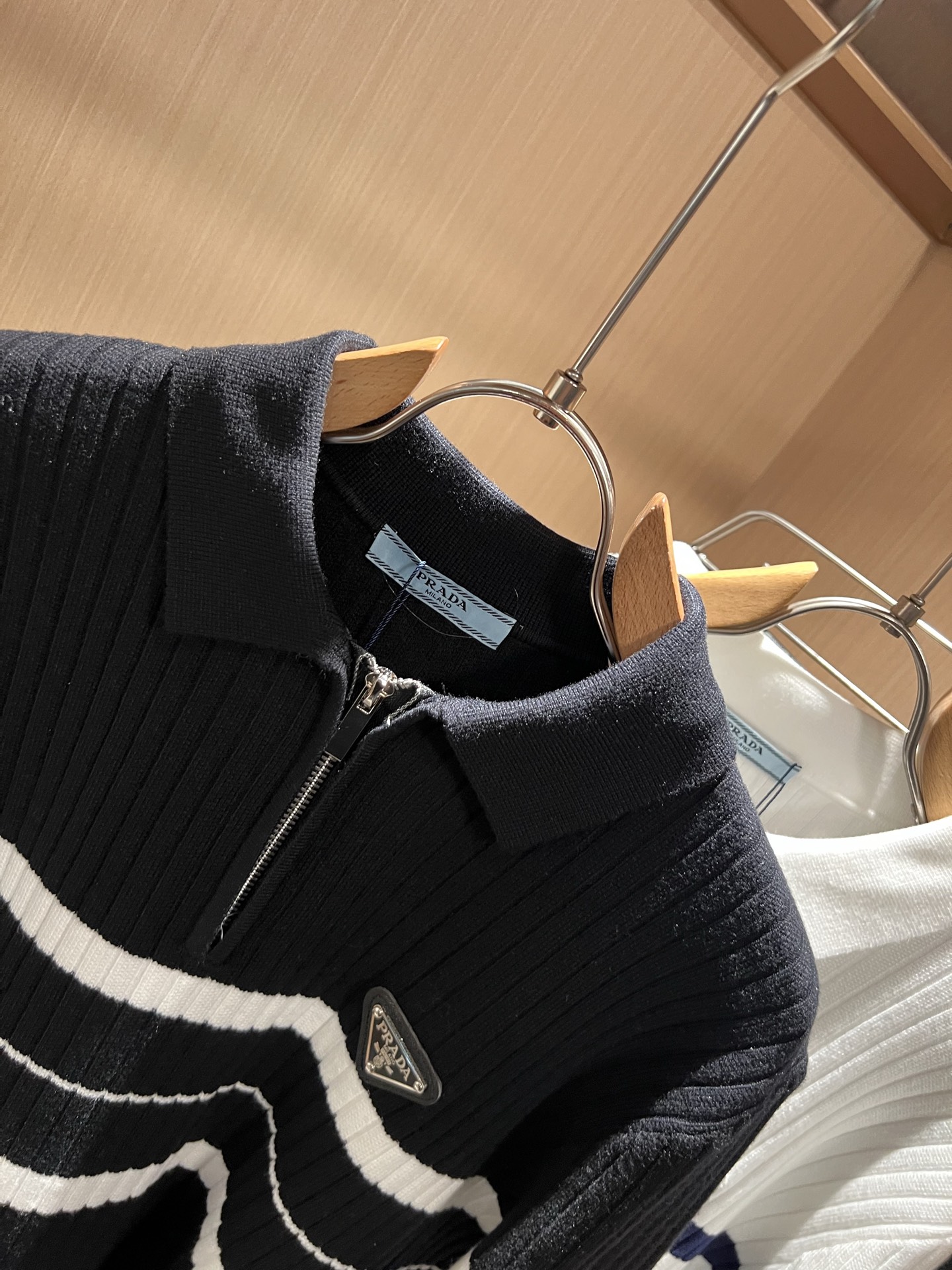 PRAD*A普*达2025秋冬新款男士针织羊毛衫，最新款全网独家首上！！~既经典有时尚百搭，谁不爱啊，将