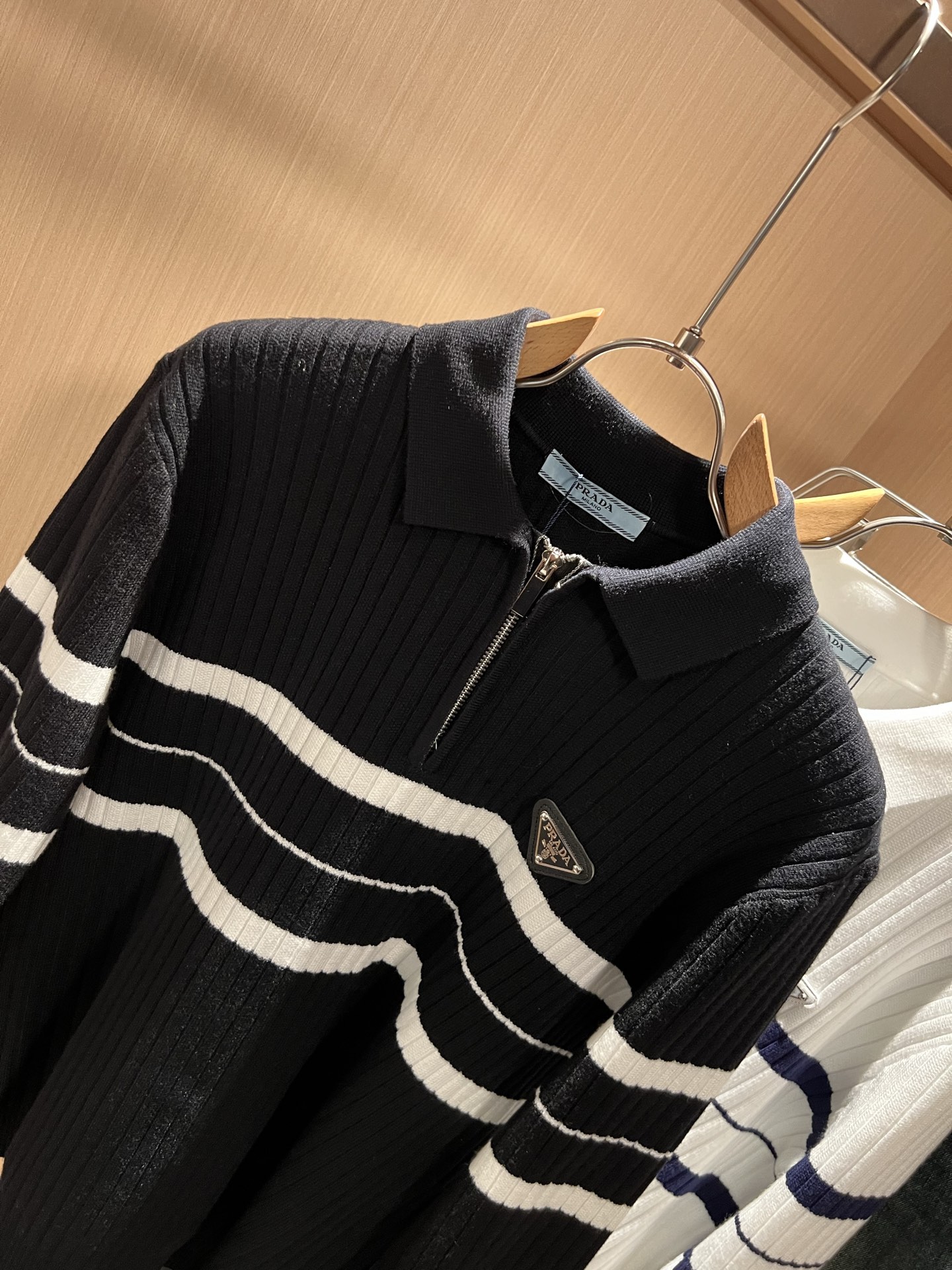 PRAD*A普*达2025秋冬新款男士针织羊毛衫，最新款全网独家首上！！~既经典有时尚百搭，谁不爱啊，将