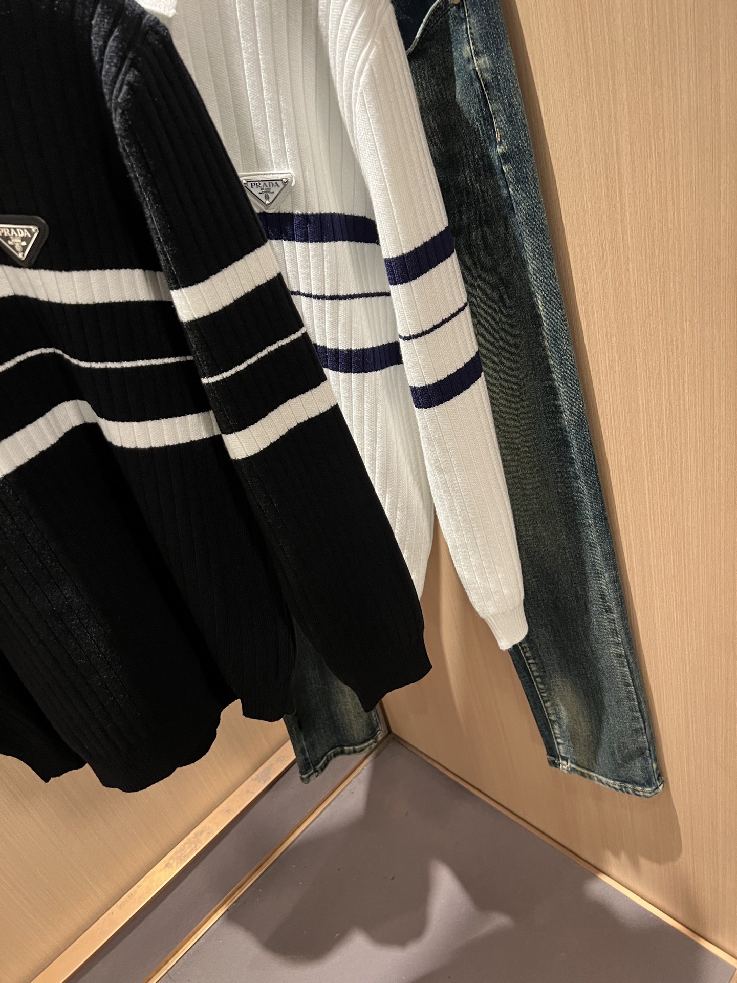 PRAD*A普*达2025秋冬新款男士针织羊毛衫，最新款全网独家首上！！~既经典有时尚百搭，谁不爱啊，将