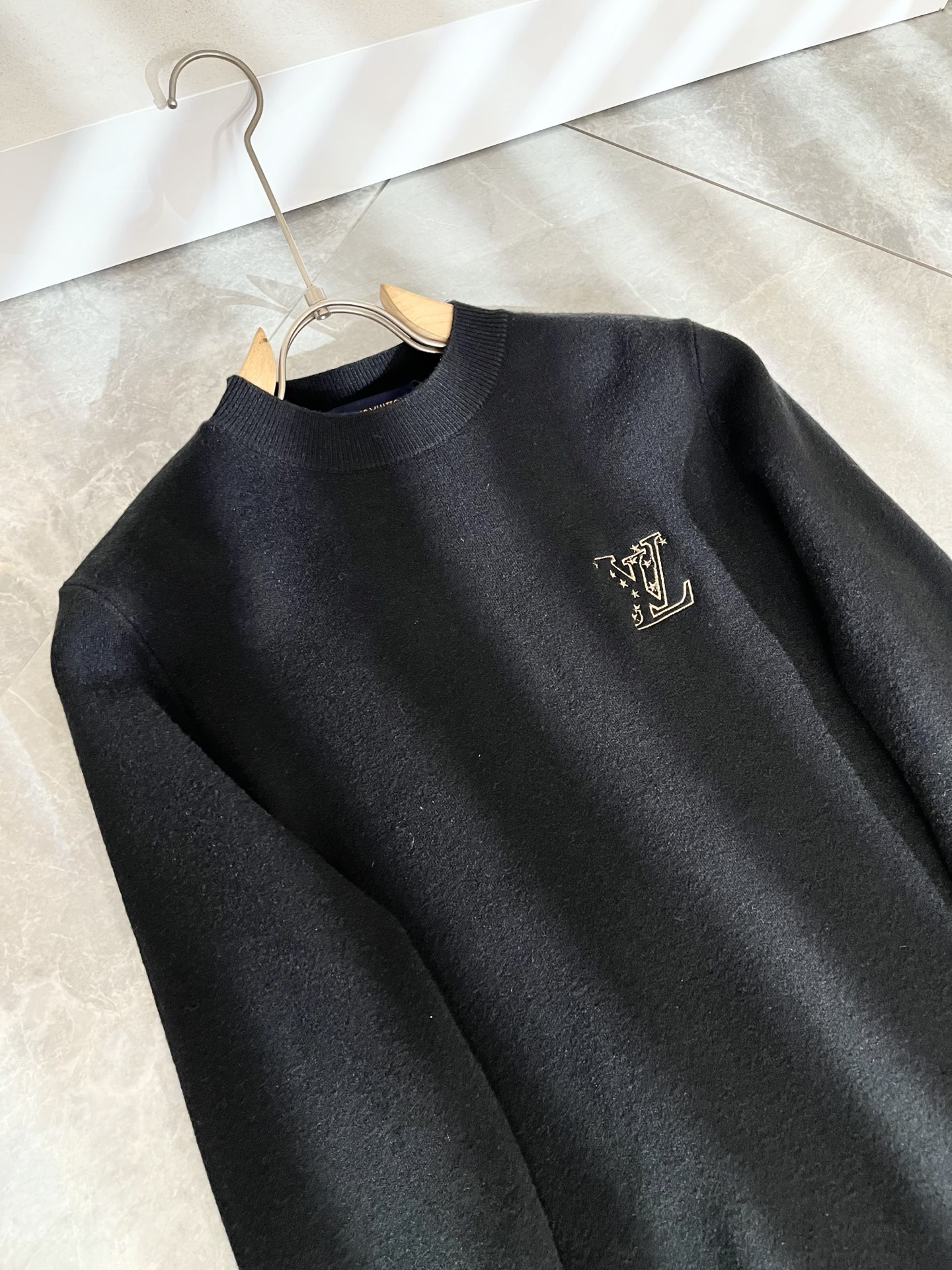 Louis Vuit*on 2025秋冬路易家族轻奢针织羊毛衫！男女同款👫装饰！ 路易家族的新高端，细节