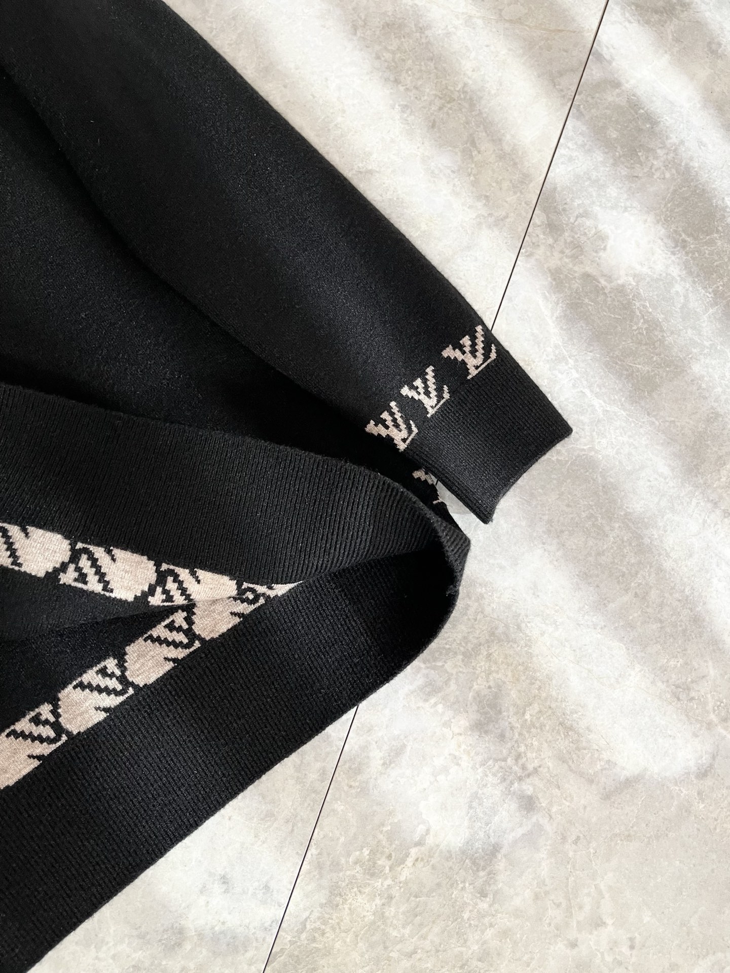 Louis Vuit*on 2025秋冬路易家族轻奢针织羊毛衫！男女同款👫装饰！ 路易家族的新高端，细节