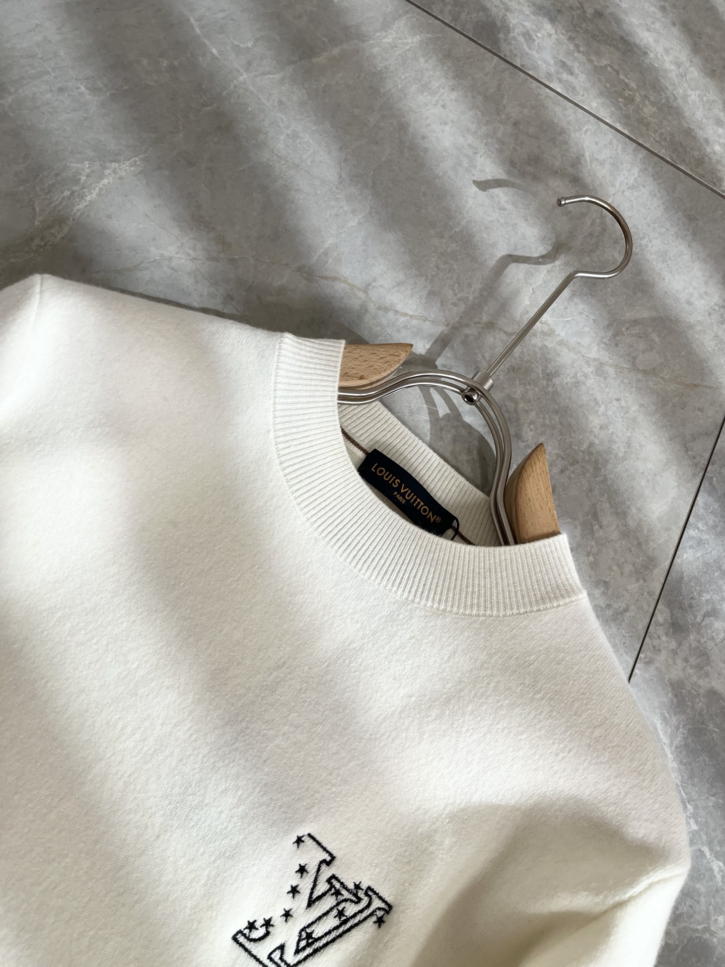 Louis Vuit*on 2025秋冬路易家族轻奢针织羊毛衫！男女同款👫装饰！ 路易家族的新高端，细节