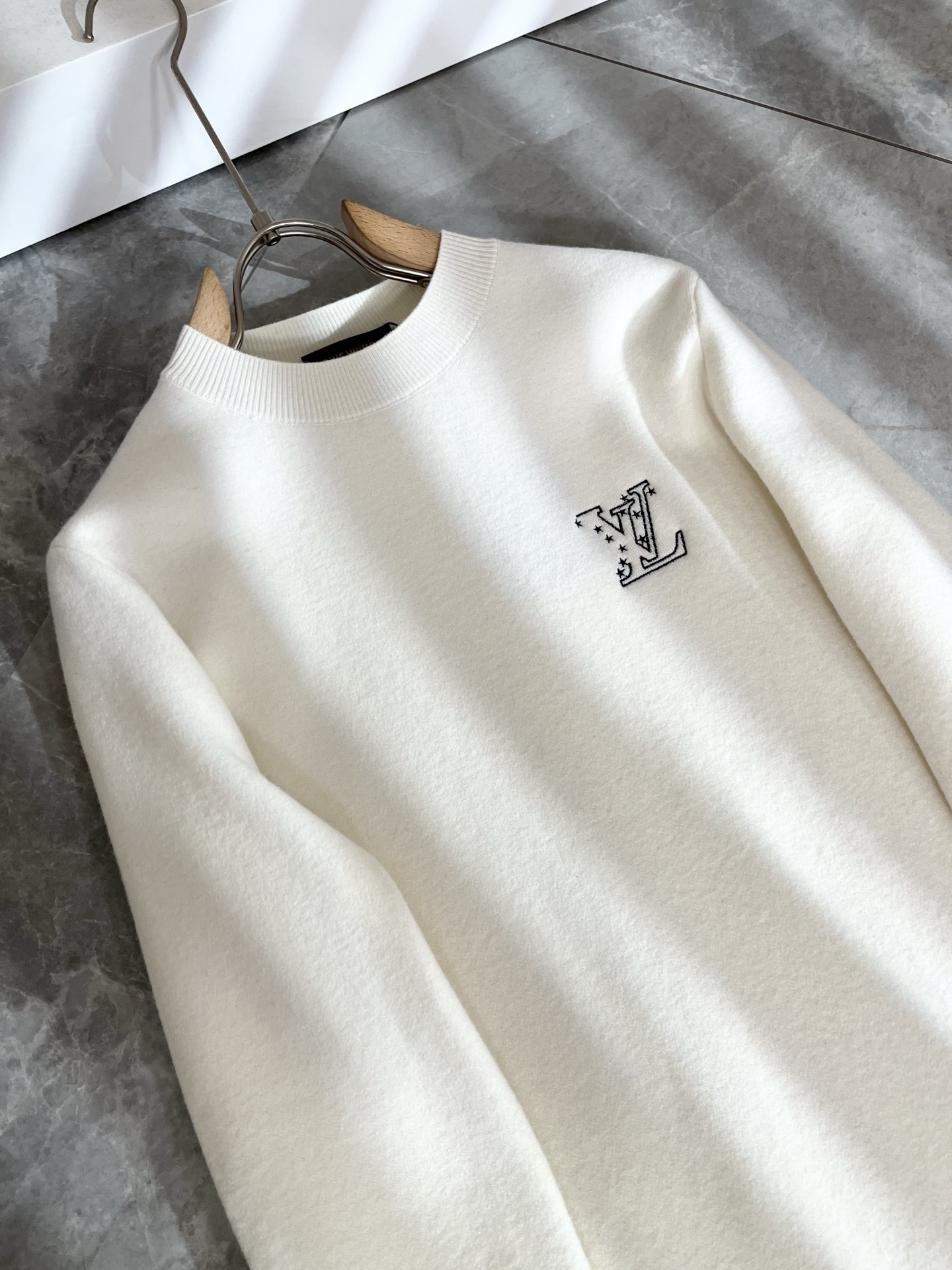 Louis Vuit*on 2025秋冬路易家族轻奢针织羊毛衫！男女同款👫装饰！ 路易家族的新高端，细节