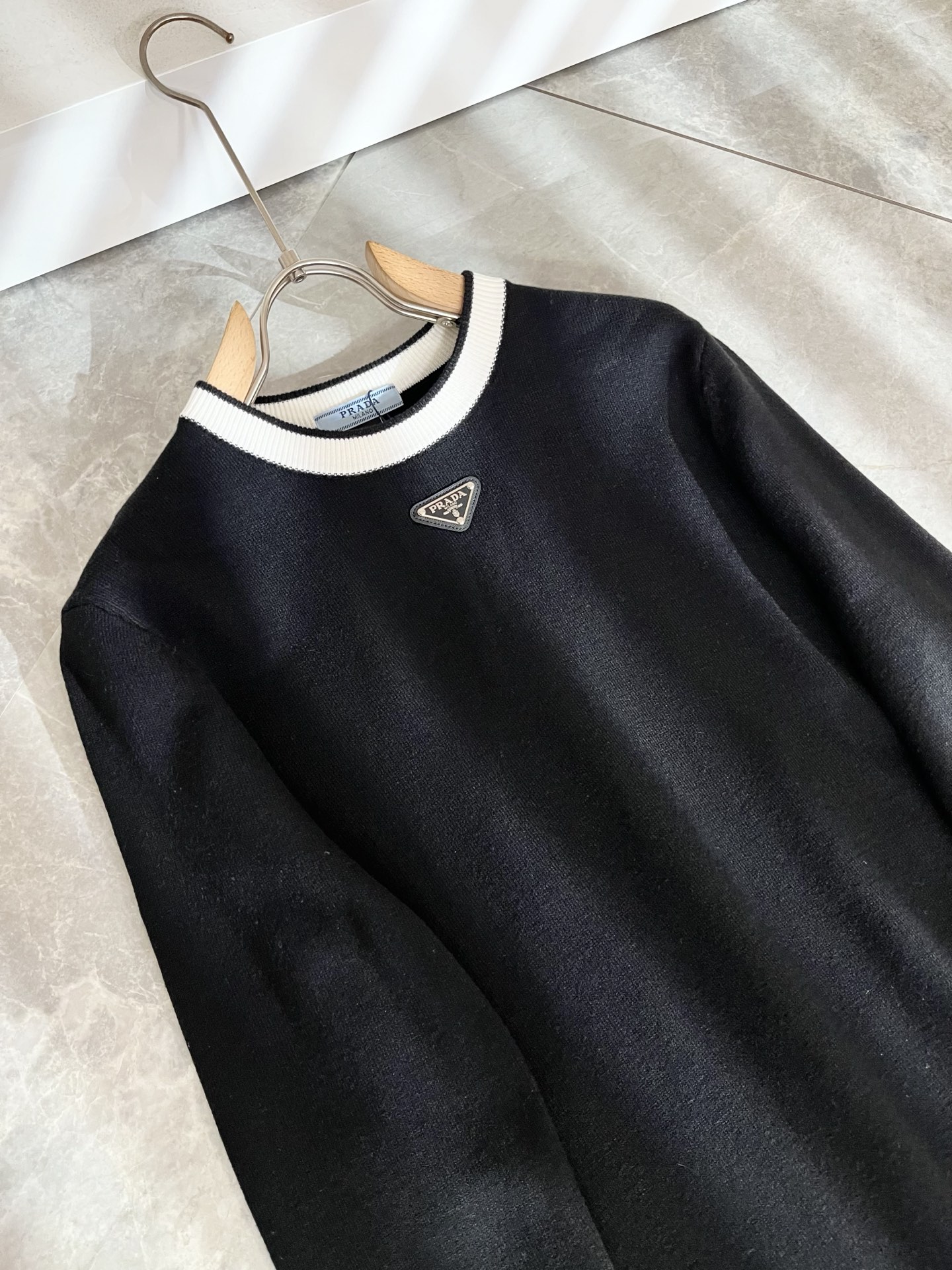 PRAD*A普*达2025秋冬新款男士针织羊毛衫，最新款全网独家首上！！~既经典有时尚百搭，谁不爱啊，将