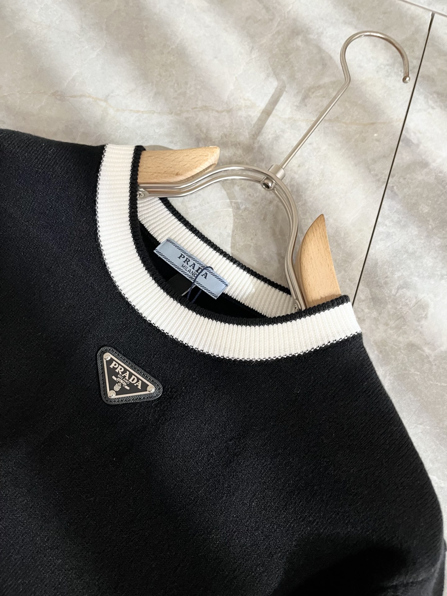 PRAD*A普*达2025秋冬新款男士针织羊毛衫，最新款全网独家首上！！~既经典有时尚百搭，谁不爱啊，将