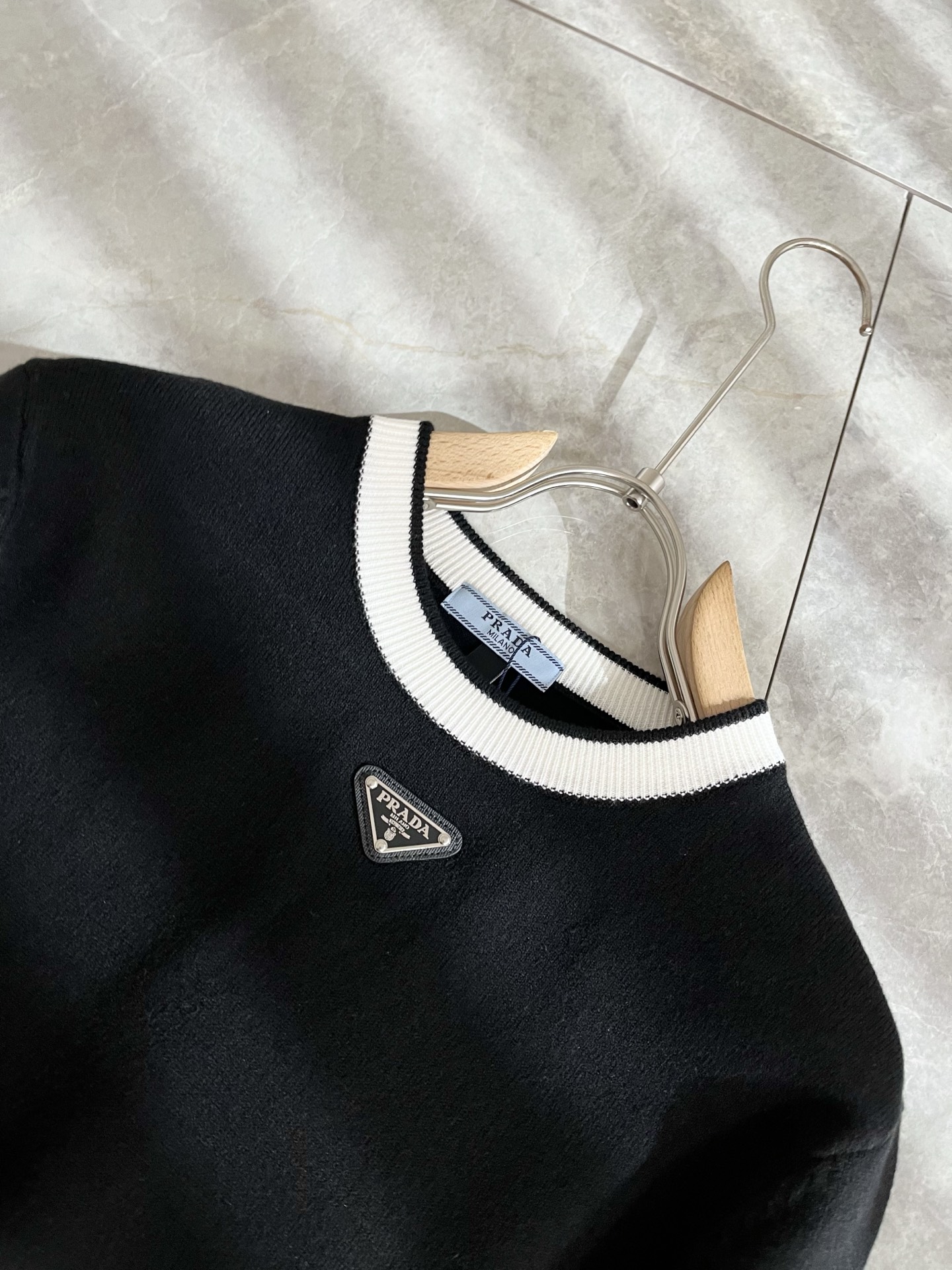 PRAD*A普*达2025秋冬新款男士针织羊毛衫，最新款全网独家首上！！~既经典有时尚百搭，谁不爱啊，将