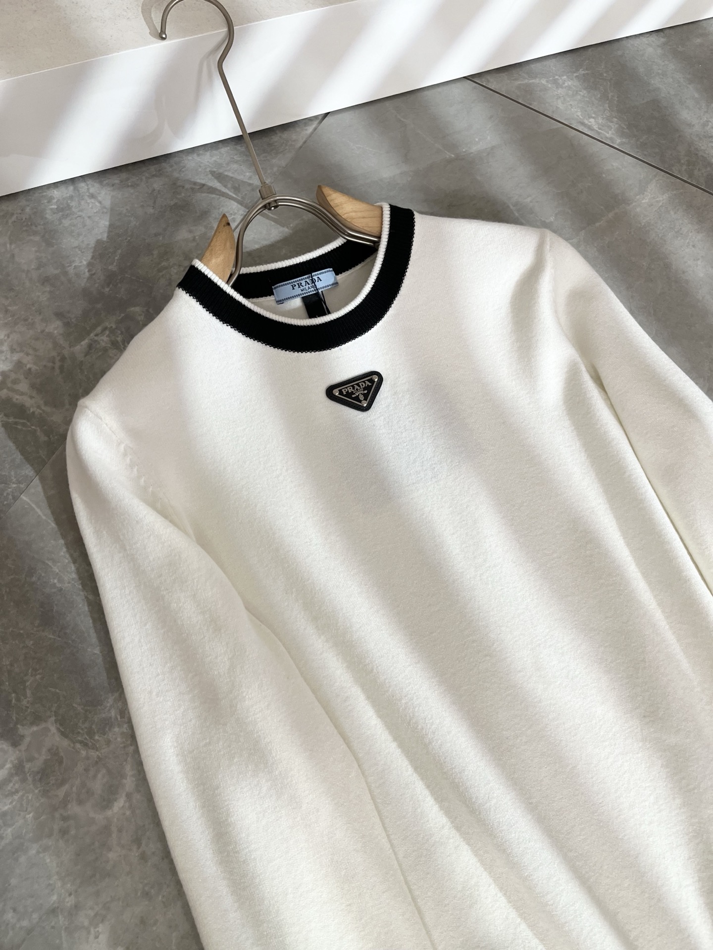 PRAD*A普*达2025秋冬新款男士针织羊毛衫，最新款全网独家首上！！~既经典有时尚百搭，谁不爱啊，将