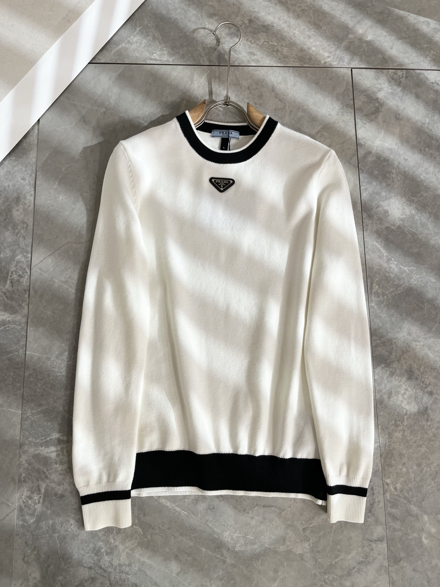 PRAD*A普*达2025秋冬新款男士针织羊毛衫，最新款全网独家首上！！~既经典有时尚百搭，谁不爱啊，将