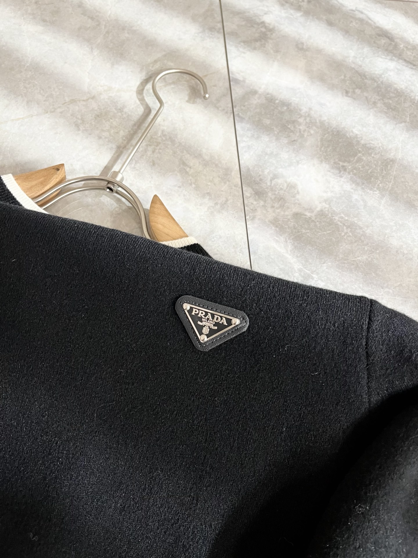 PRAD*A普*达2025秋冬新款男士针织羊毛衫，最新款全网独家首上！！~既经典有时尚百搭，谁不爱啊，将