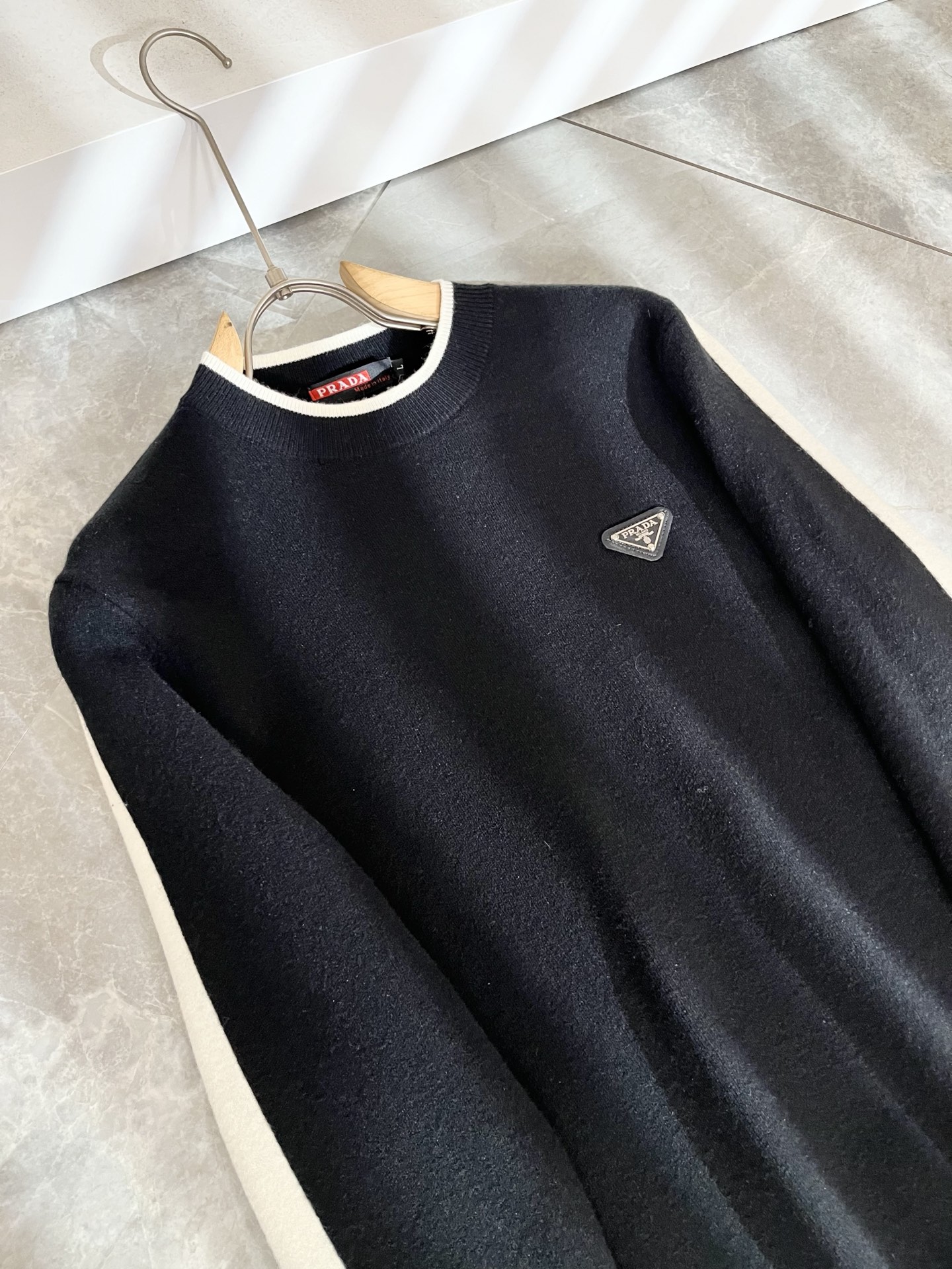 PRAD*A普*达2025秋冬新款男士针织羊毛衫，最新款全网独家首上！！~既经典有时尚百搭，谁不爱啊，将