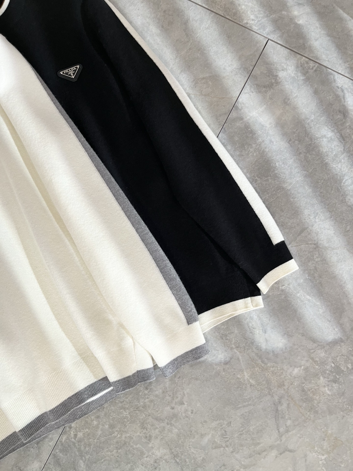 PRAD*A普*达2025秋冬新款男士针织羊毛衫，最新款全网独家首上！！~既经典有时尚百搭，谁不爱啊，将