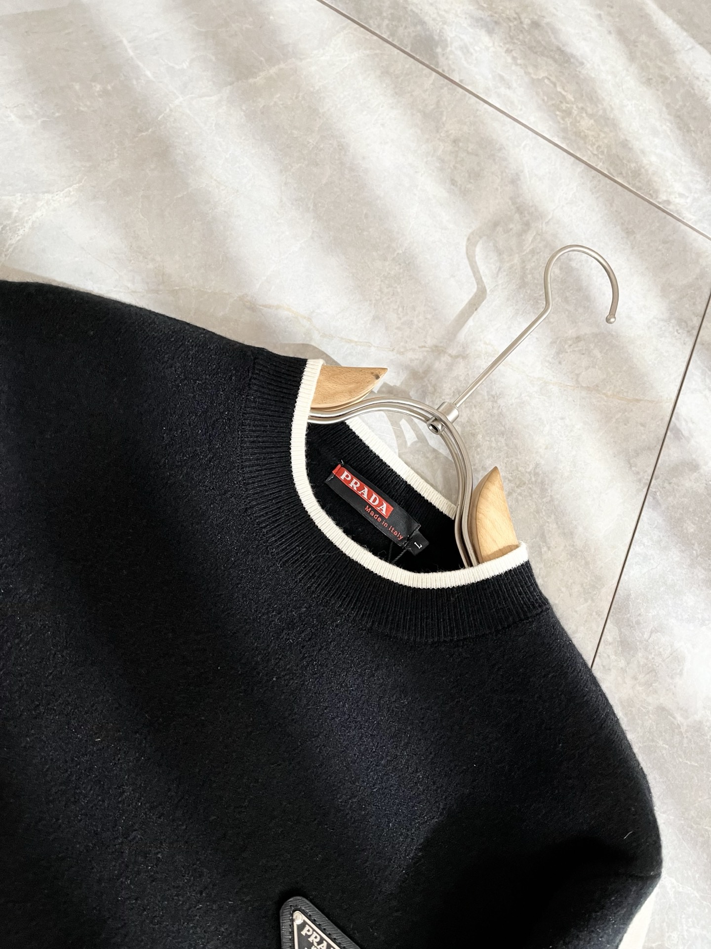 PRAD*A普*达2025秋冬新款男士针织羊毛衫，最新款全网独家首上！！~既经典有时尚百搭，谁不爱啊，将