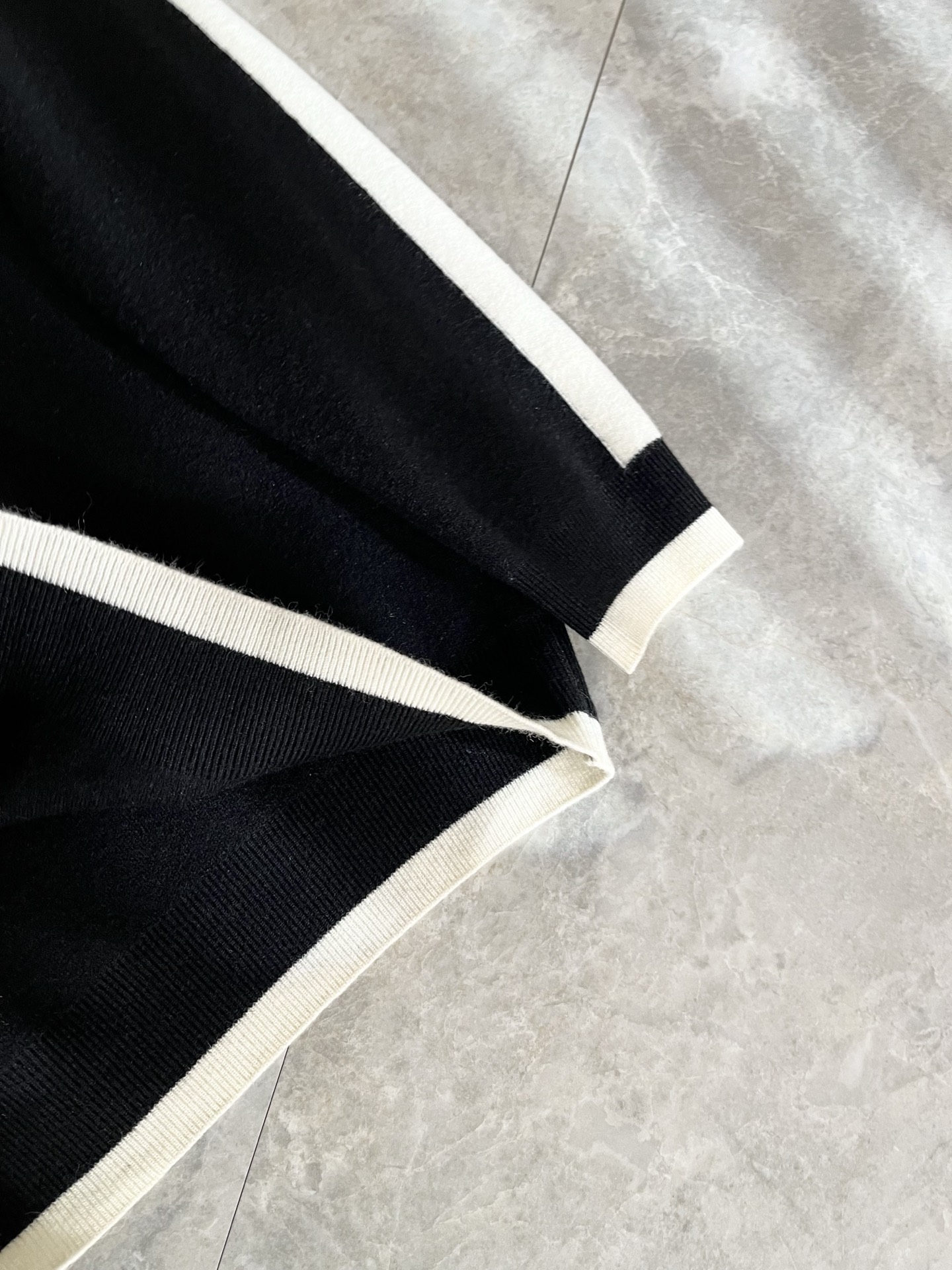 PRAD*A普*达2025秋冬新款男士针织羊毛衫，最新款全网独家首上！！~既经典有时尚百搭，谁不爱啊，将