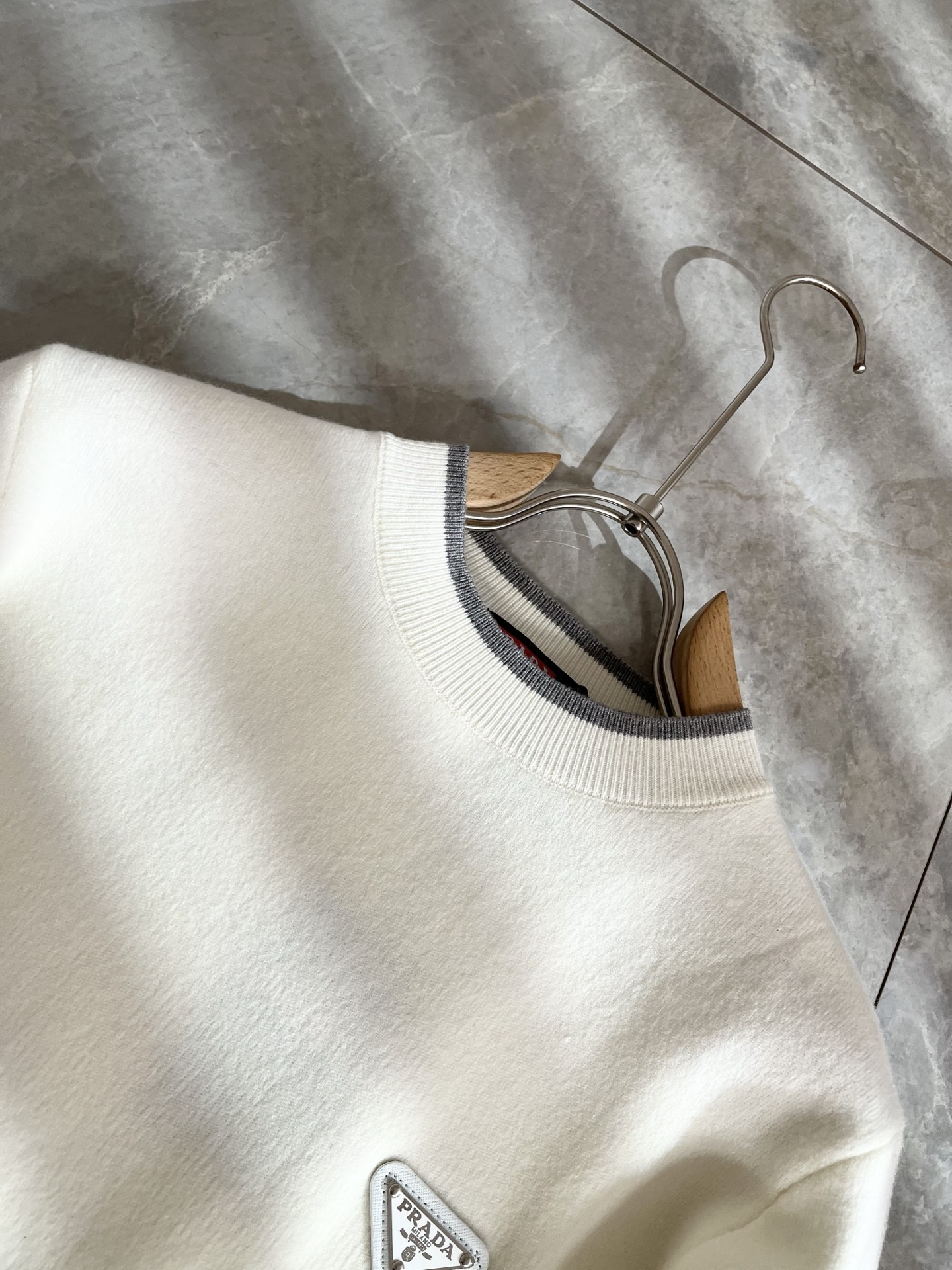 PRAD*A普*达2025秋冬新款男士针织羊毛衫，最新款全网独家首上！！~既经典有时尚百搭，谁不爱啊，将