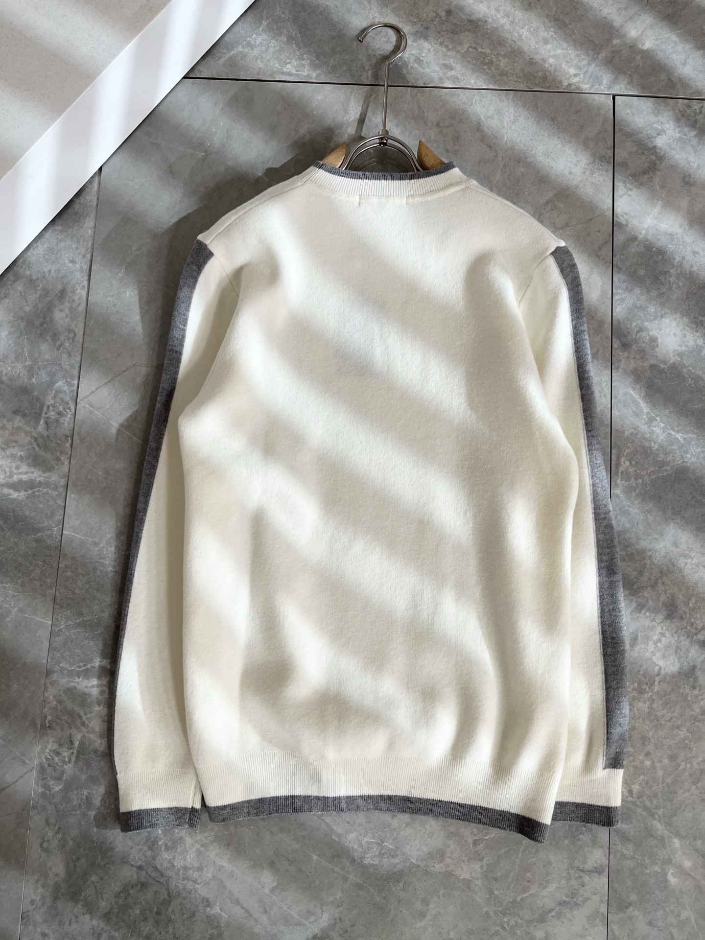 PRAD*A普*达2025秋冬新款男士针织羊毛衫，最新款全网独家首上！！~既经典有时尚百搭，谁不爱啊，将