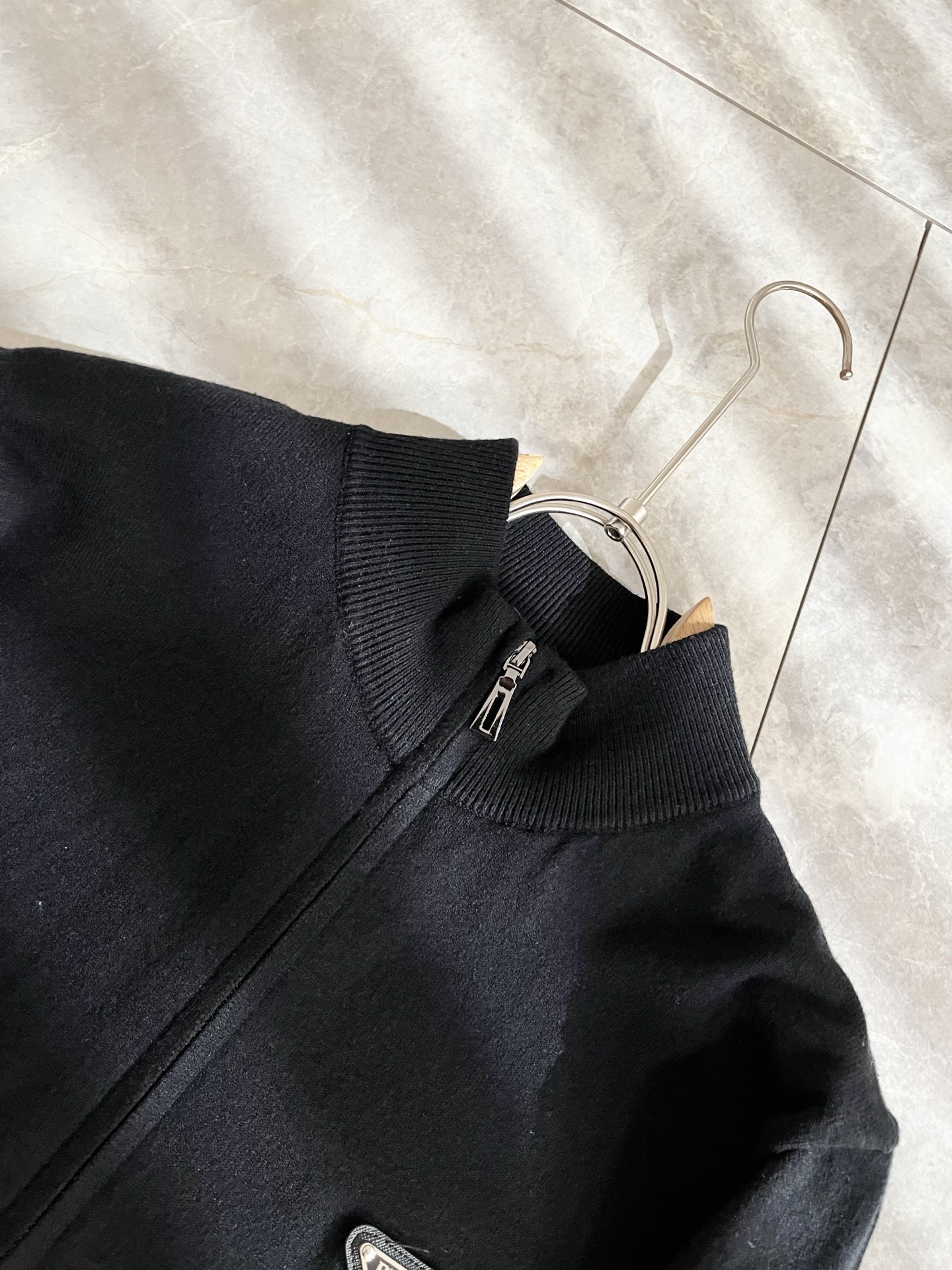 PRAD*A普*达2025秋冬新款男士针织羊毛衫，最新款全网独家首上！！~既经典有时尚百搭，谁不爱啊，将