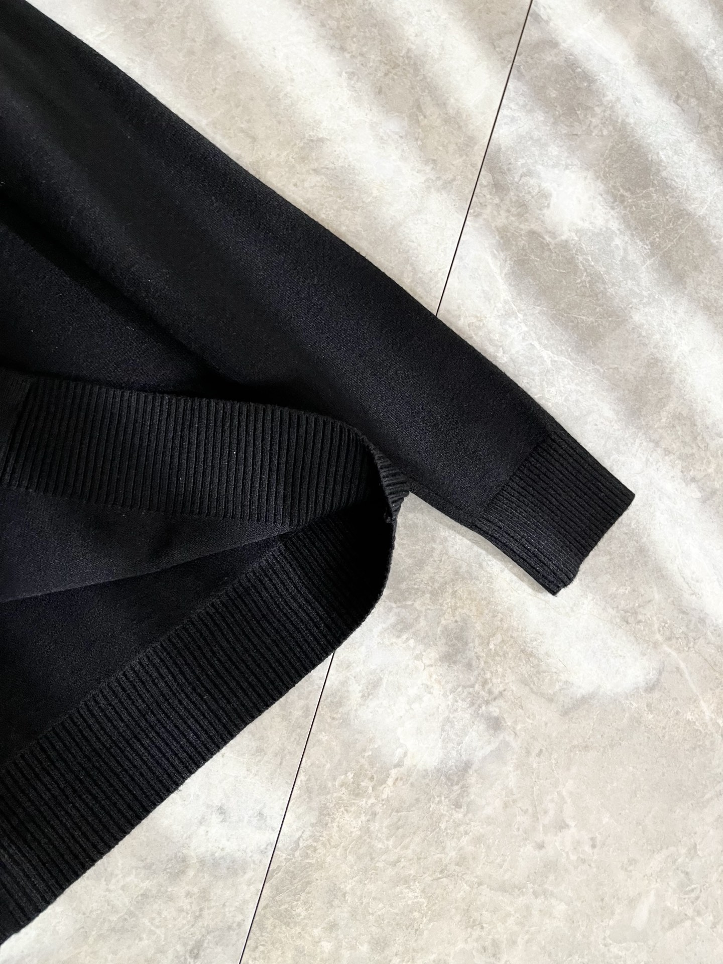 PRAD*A普*达2025秋冬新款男士针织羊毛衫，最新款全网独家首上！！~既经典有时尚百搭，谁不爱啊，将