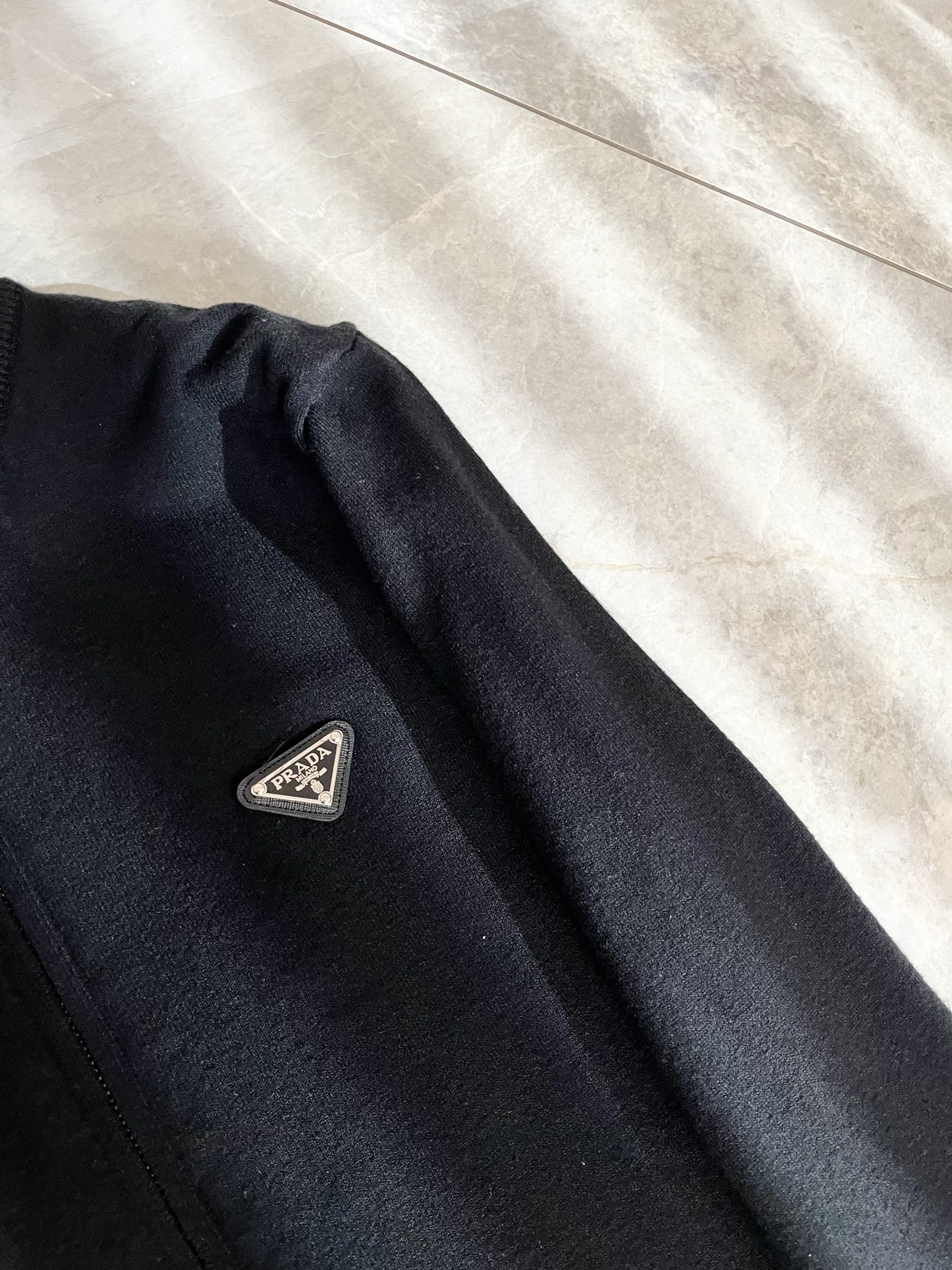 PRAD*A普*达2025秋冬新款男士针织羊毛衫，最新款全网独家首上！！~既经典有时尚百搭，谁不爱啊，将