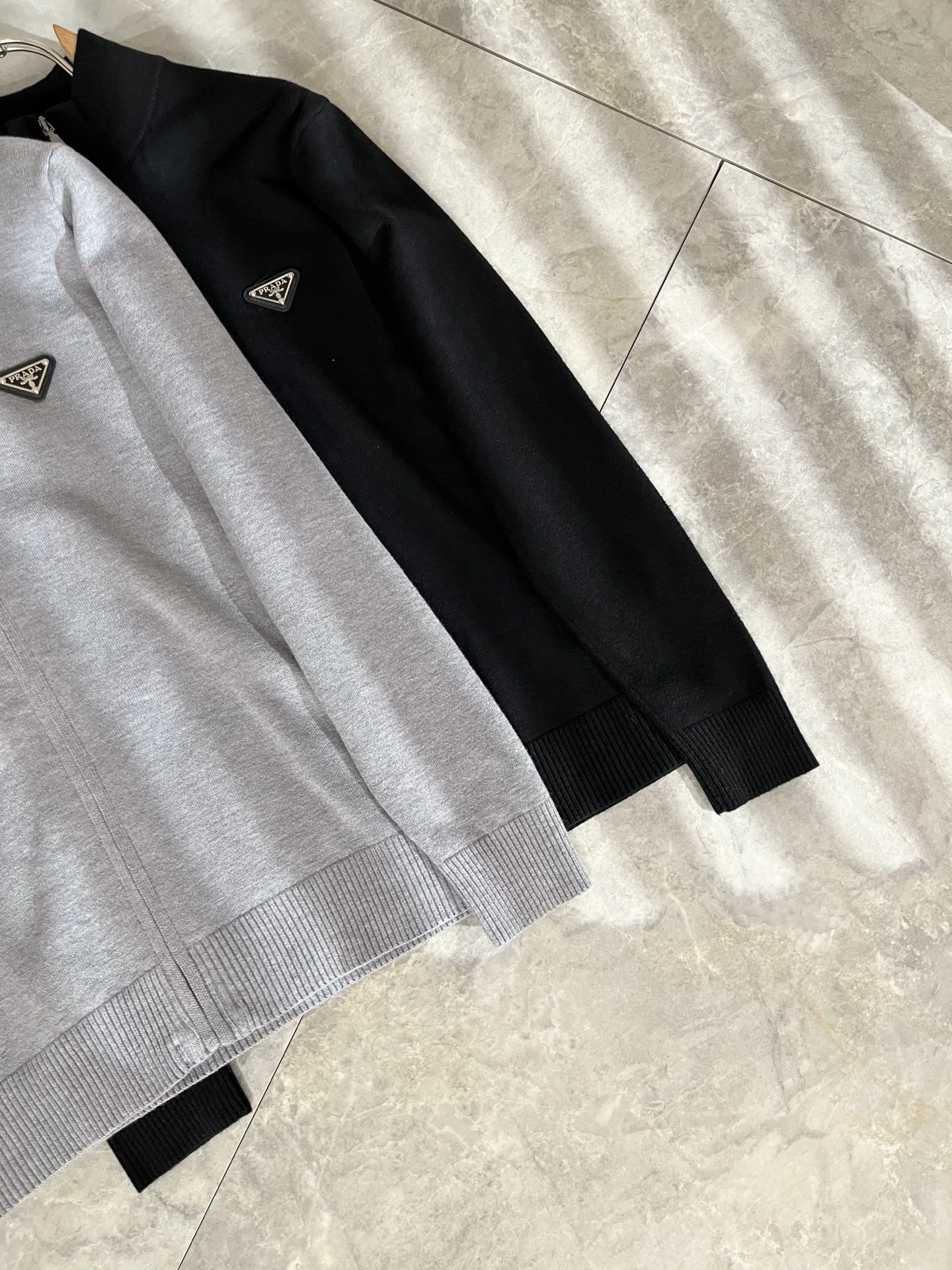 PRAD*A普*达2025秋冬新款男士针织羊毛衫，最新款全网独家首上！！~既经典有时尚百搭，谁不爱啊，将