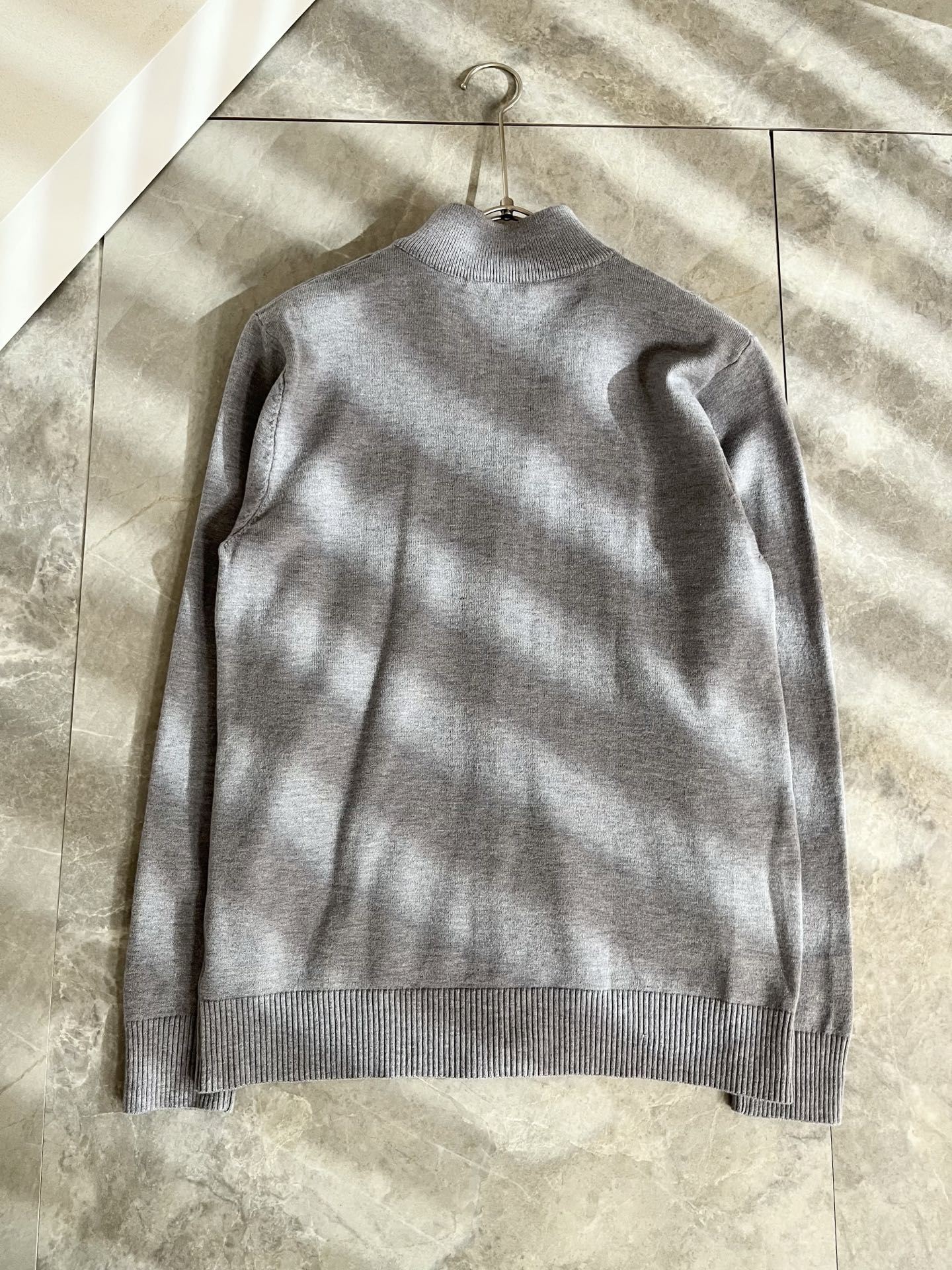 PRAD*A普*达2025秋冬新款男士针织羊毛衫，最新款全网独家首上！！~既经典有时尚百搭，谁不爱啊，将