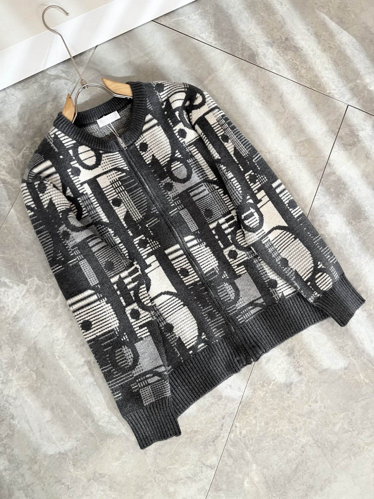 Dio*迪家 2025秋冬新款男女同款👫针织羊毛衫，专柜同步发售！定制专属羊毛🐑面料，从容百搭，档次极高