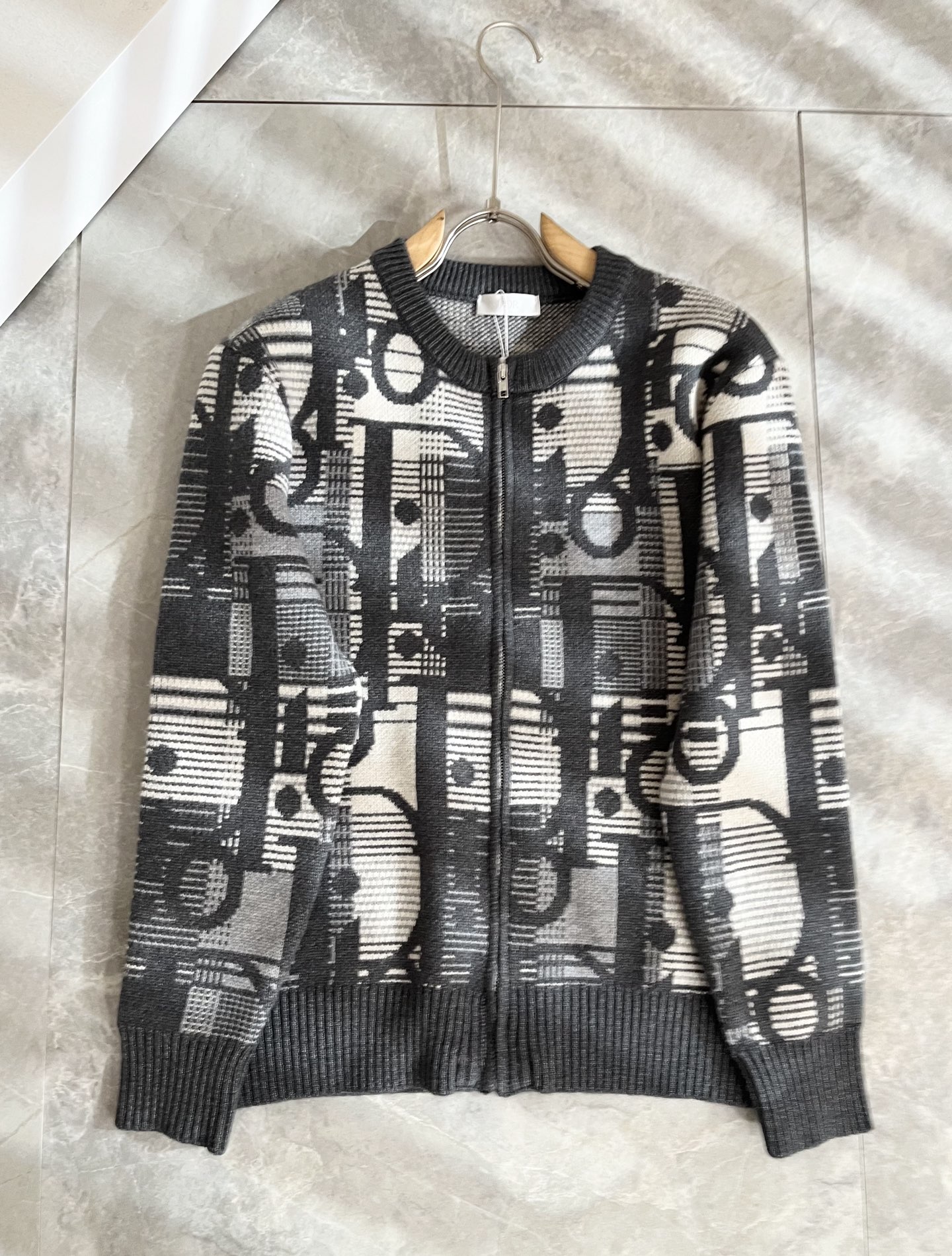 Dio*迪家 2025秋冬新款男女同款👫针织羊毛衫，专柜同步发售！定制专属羊毛🐑面料，从容百搭，档次极高