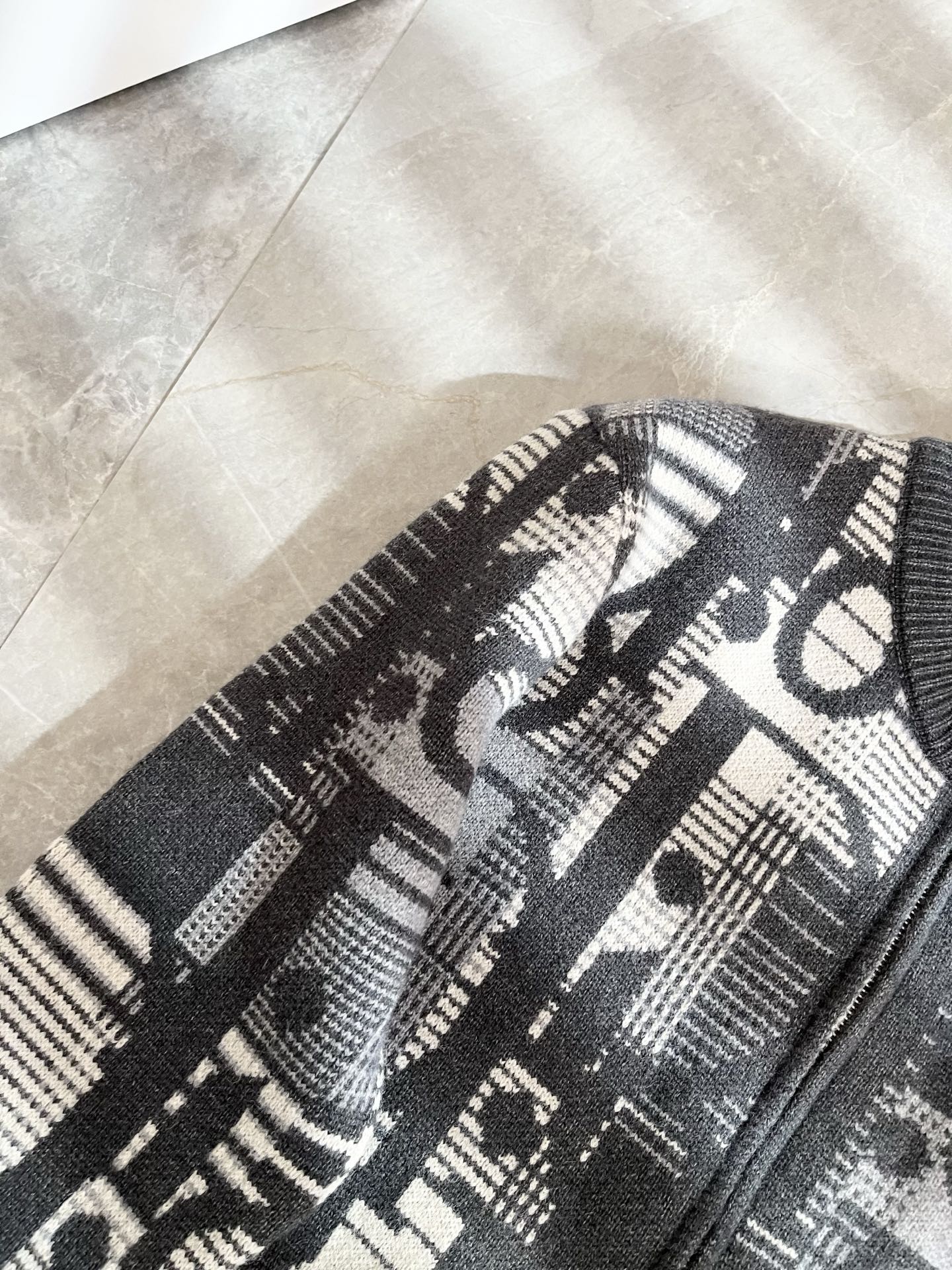 Dio*迪家 2025秋冬新款男女同款👫针织羊毛衫，专柜同步发售！定制专属羊毛🐑面料，从容百搭，档次极高