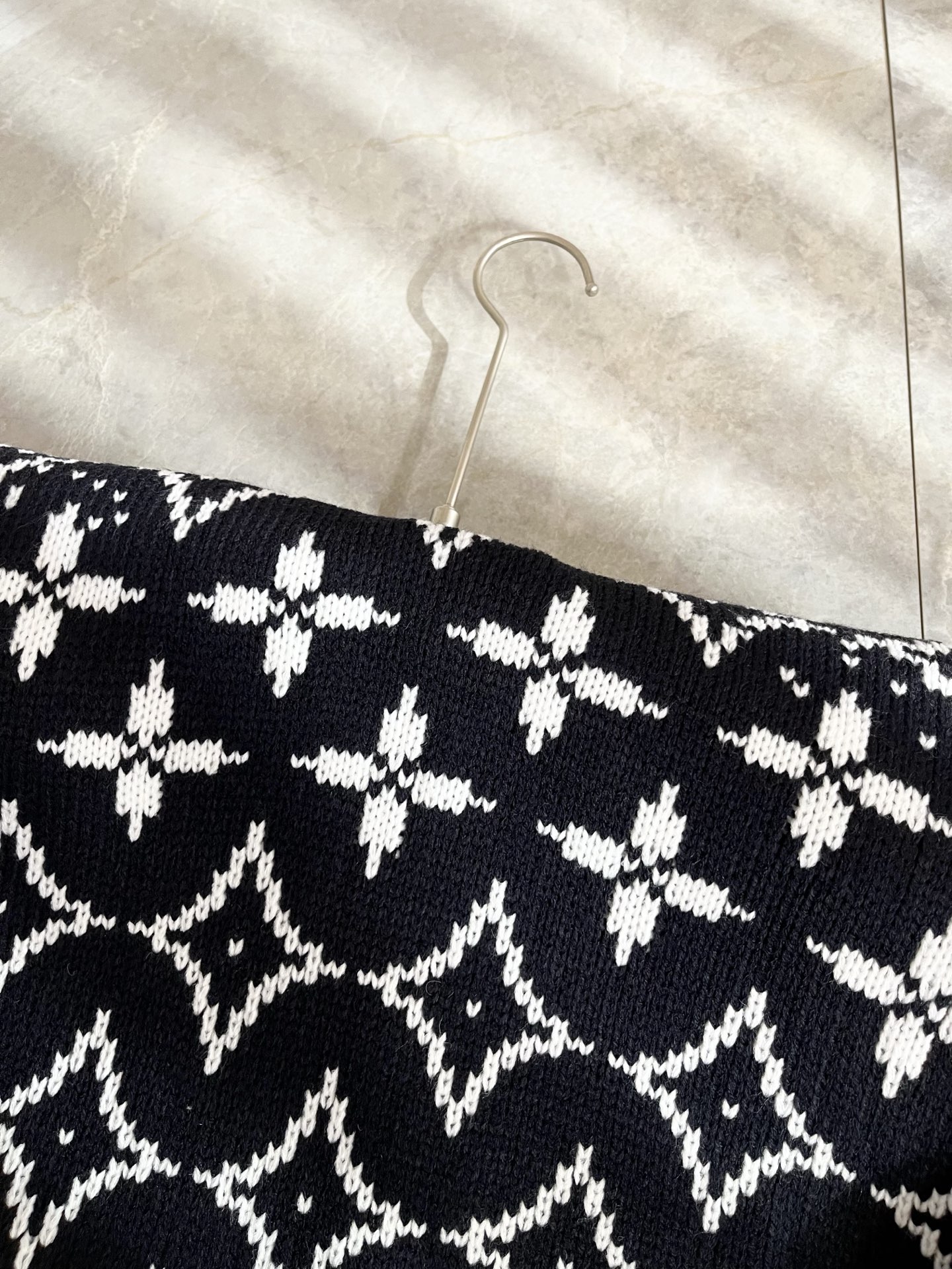 Louis Vuit*on 2025秋冬路易家族轻奢针织羊毛衫！男女同款👫装饰！ 路易家族的新高端，细节