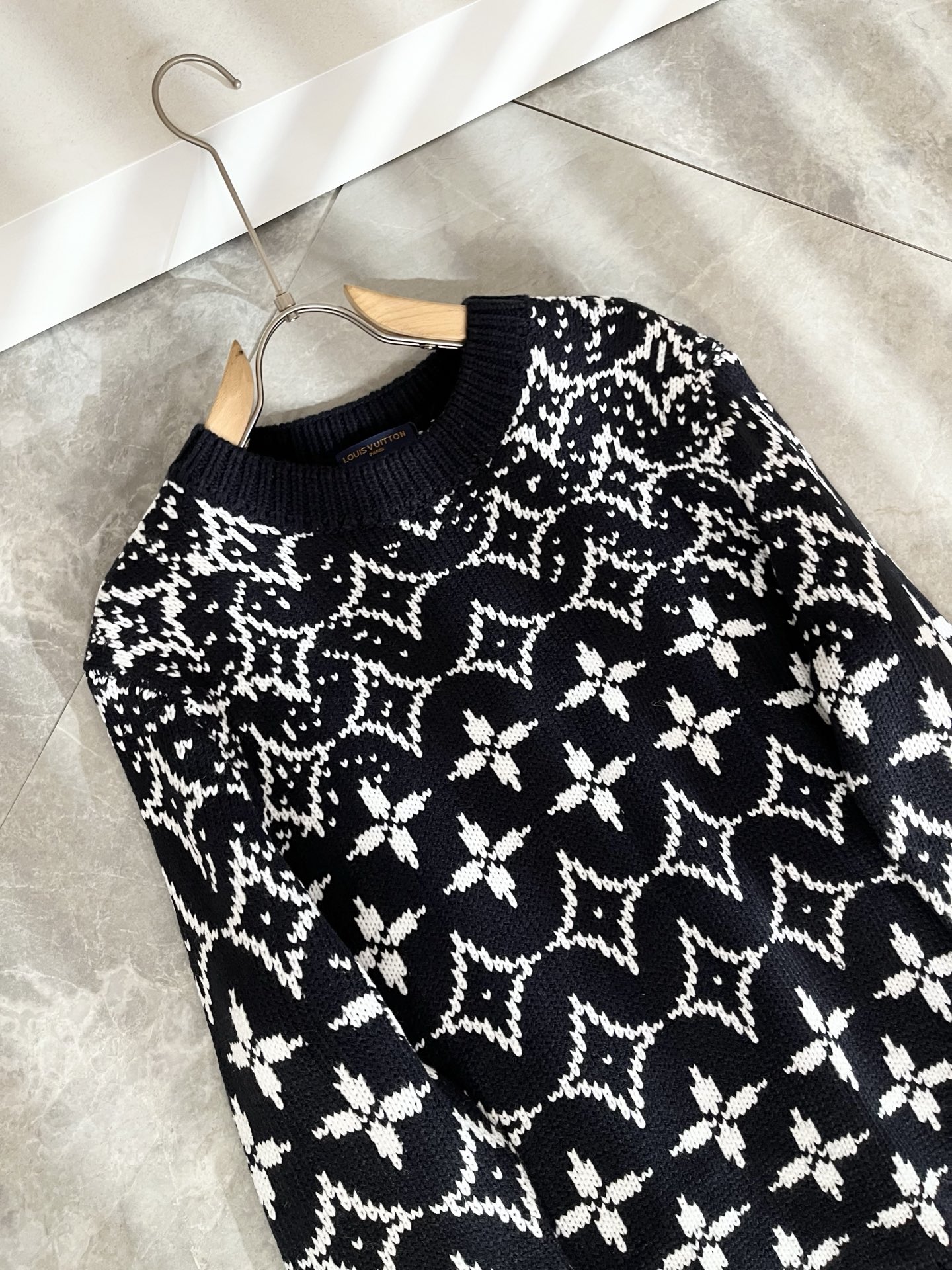 Louis Vuit*on 2025秋冬路易家族轻奢针织羊毛衫！男女同款👫装饰！ 路易家族的新高端，细节