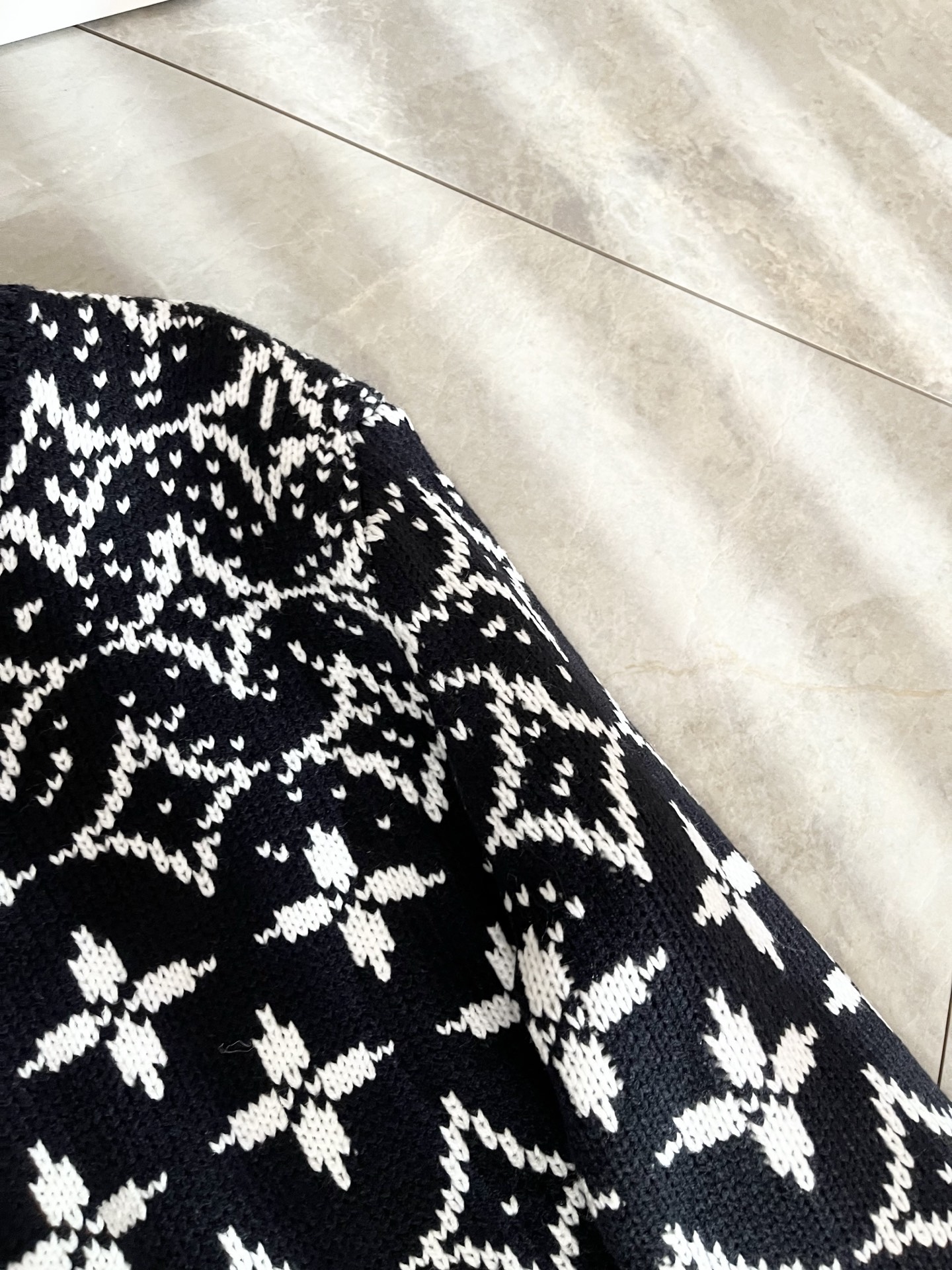 Louis Vuit*on 2025秋冬路易家族轻奢针织羊毛衫！男女同款👫装饰！ 路易家族的新高端，细节