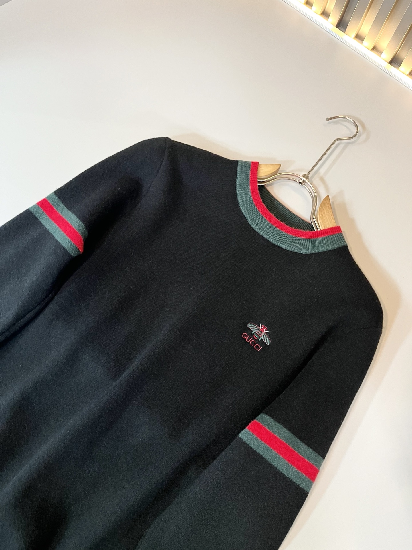 GUC*I 古家 2025秋冬新款男女同款👫 针织羊毛衫，胸前标志logo刺绣设计！贸易公司渠道稀出，同