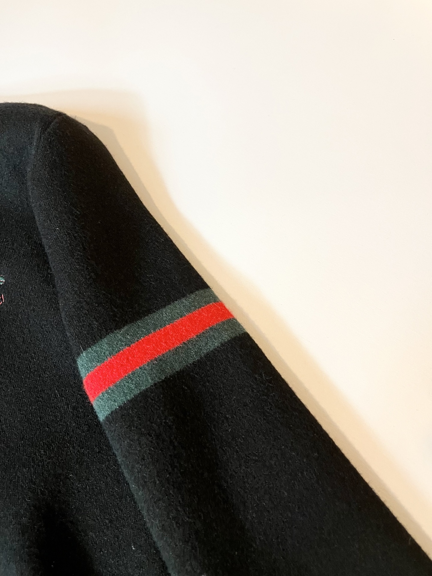 GUC*I 古家 2025秋冬新款男女同款👫 针织羊毛衫，胸前标志logo刺绣设计！贸易公司渠道稀出，同