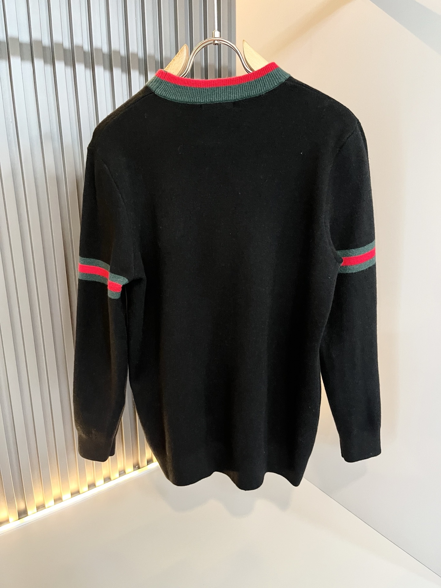 GUC*I 古家 2025秋冬新款男女同款👫 针织羊毛衫，胸前标志logo刺绣设计！贸易公司渠道稀出，同