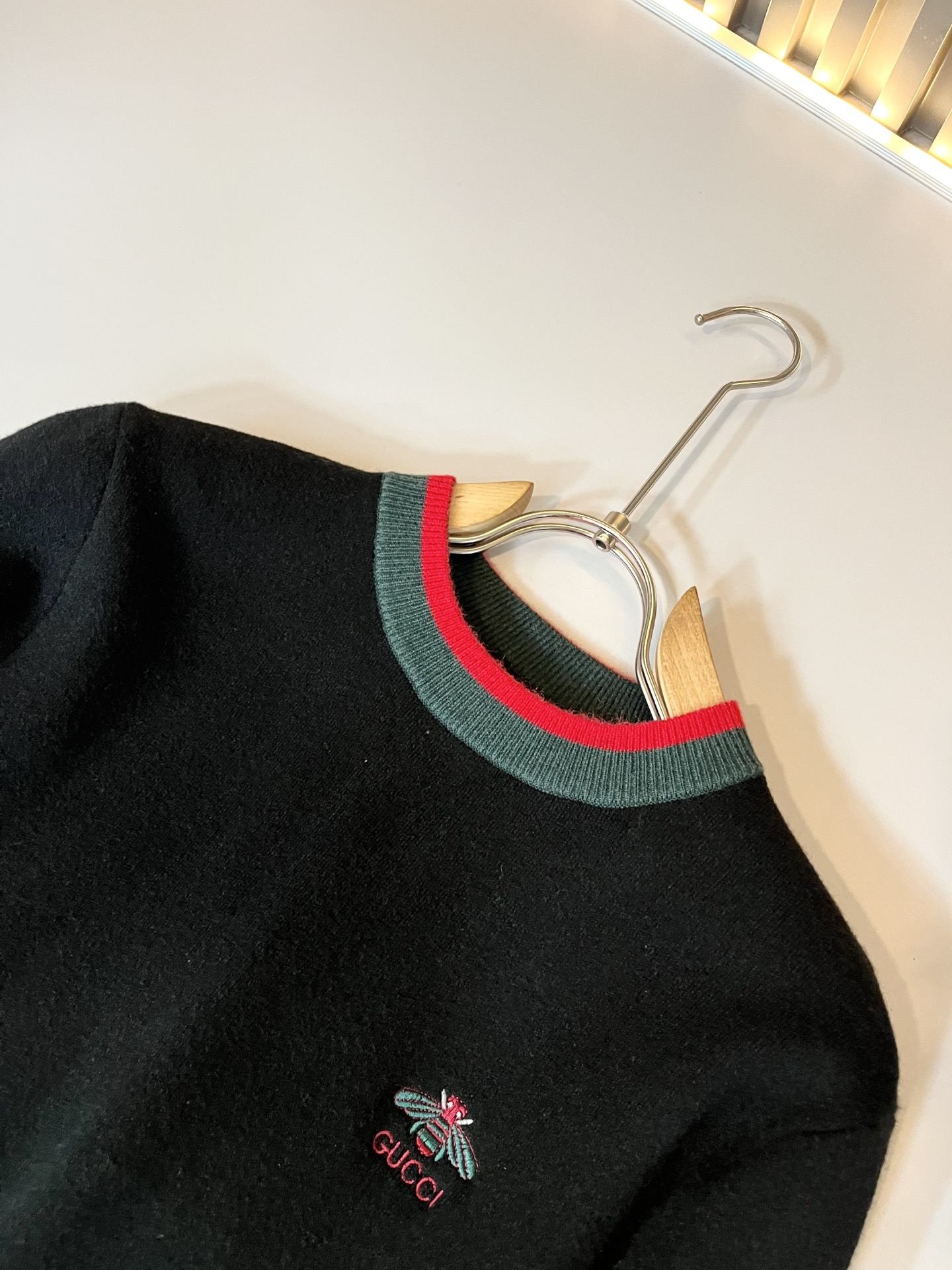 GUC*I 古家 2025秋冬新款男女同款👫 针织羊毛衫，胸前标志logo刺绣设计！贸易公司渠道稀出，同