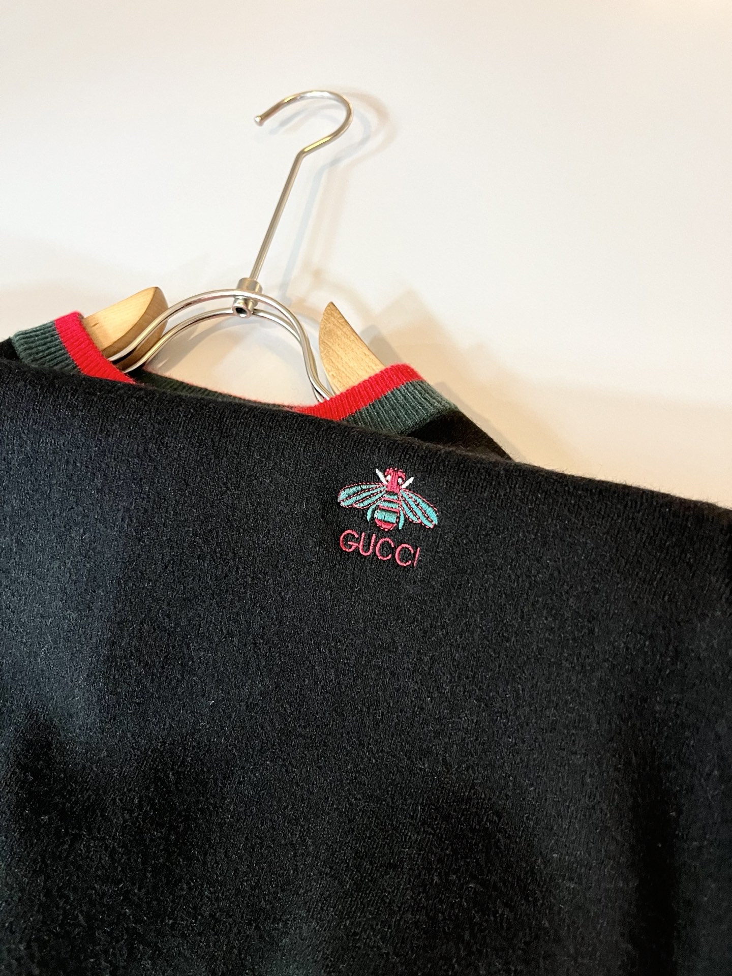 GUC*I 古家 2025秋冬新款男女同款👫 针织羊毛衫，胸前标志logo刺绣设计！贸易公司渠道稀出，同