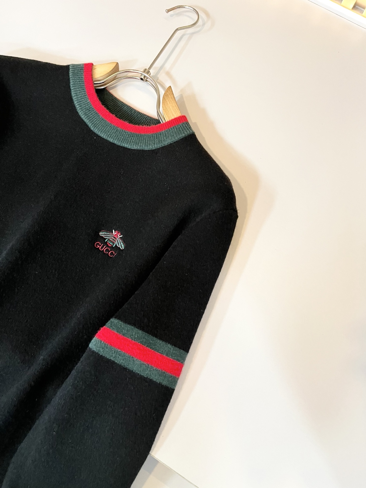 GUC*I 古家 2025秋冬新款男女同款👫 针织羊毛衫，胸前标志logo刺绣设计！贸易公司渠道稀出，同