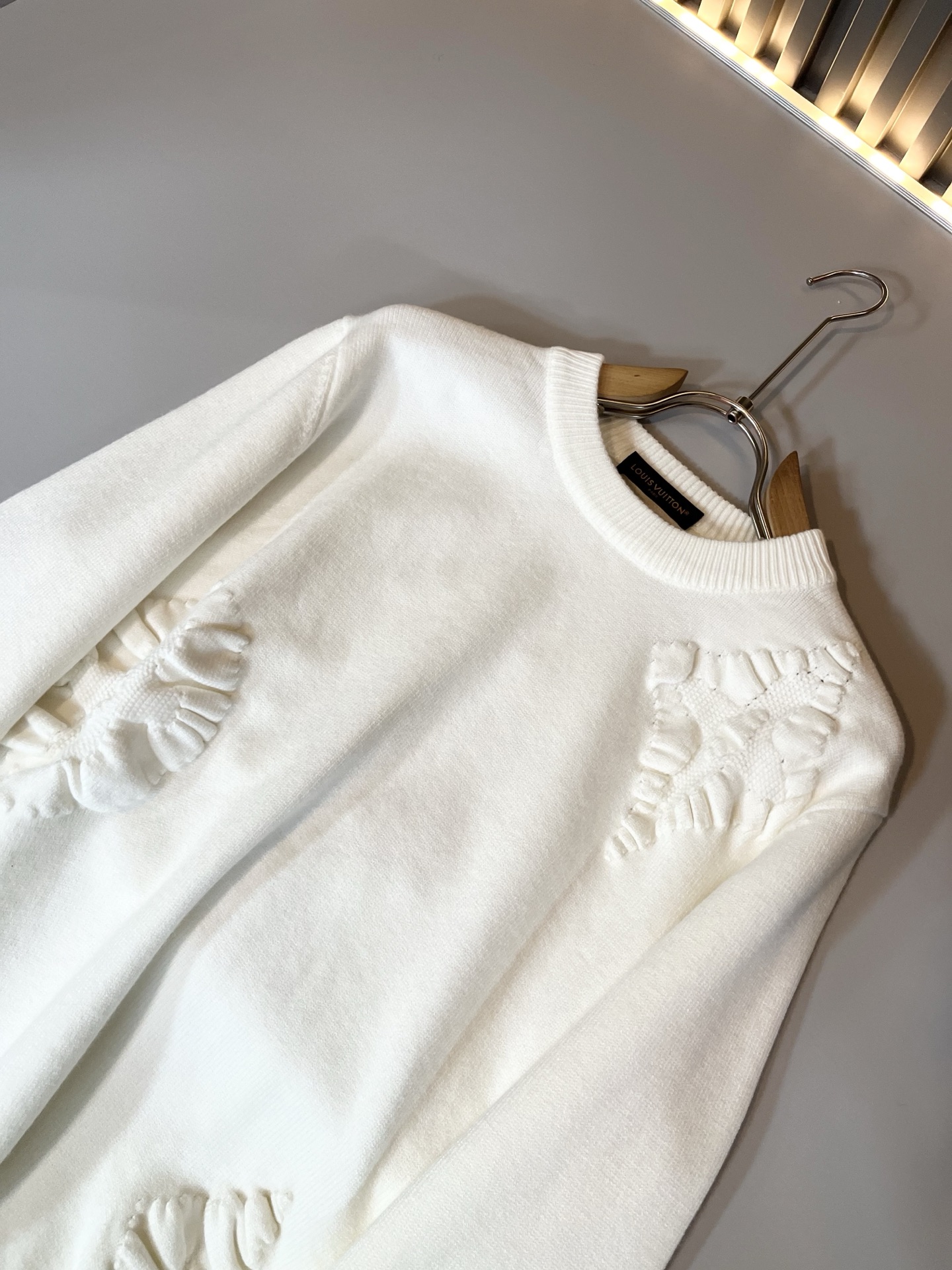 Louis Vuit*on 2025秋冬路易家族轻奢针织羊毛衫！男女同款👫装饰！ 路易家族的新高端，细节