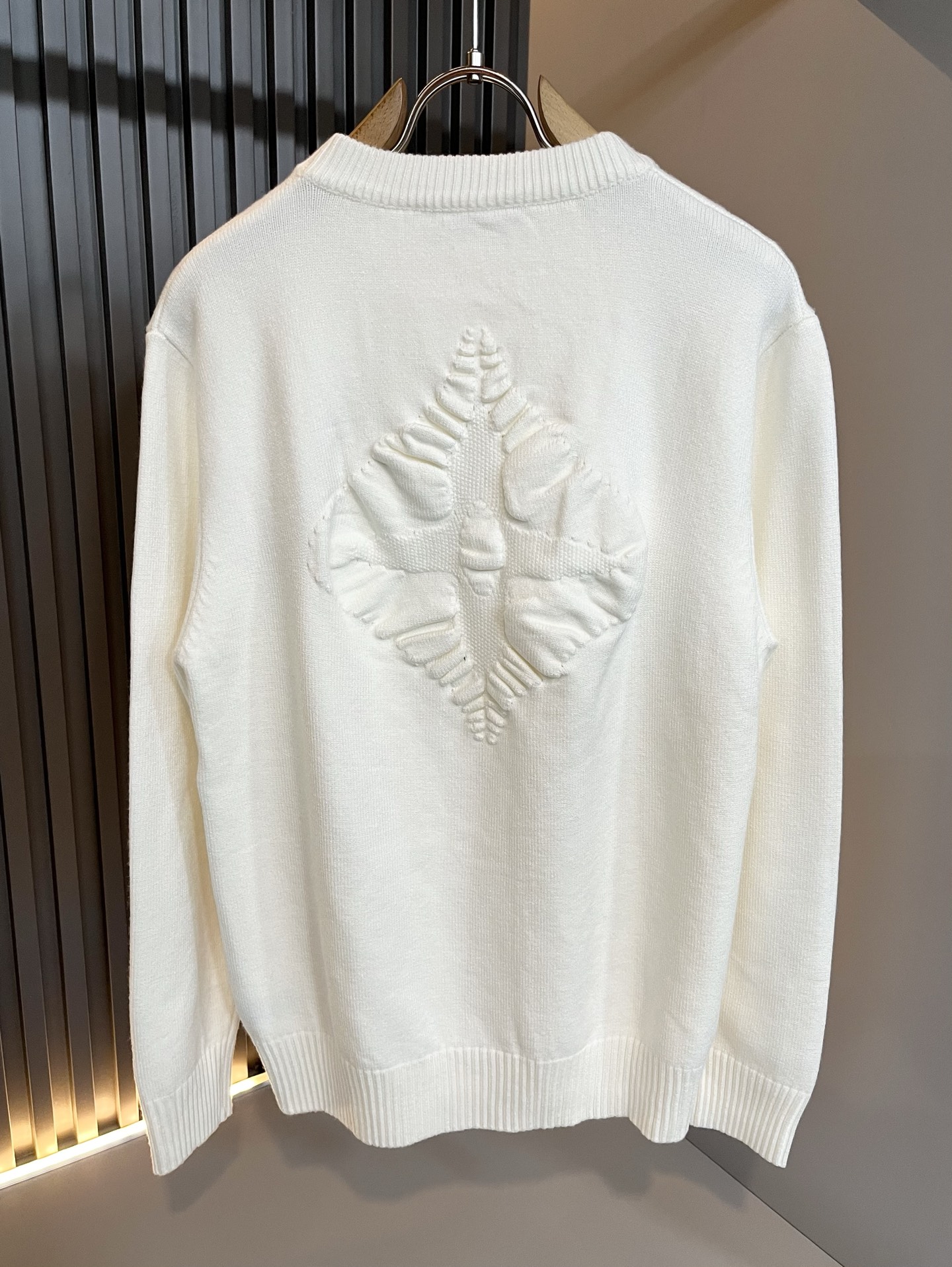 Louis Vuit*on 2025秋冬路易家族轻奢针织羊毛衫！男女同款👫装饰！ 路易家族的新高端，细节