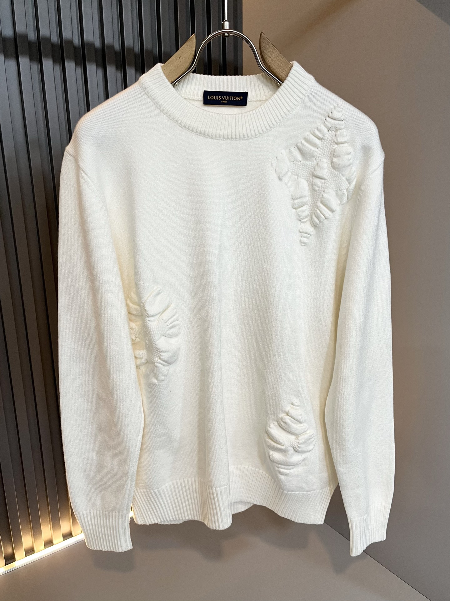 Louis Vuit*on 2025秋冬路易家族轻奢针织羊毛衫！男女同款👫装饰！ 路易家族的新高端，细节