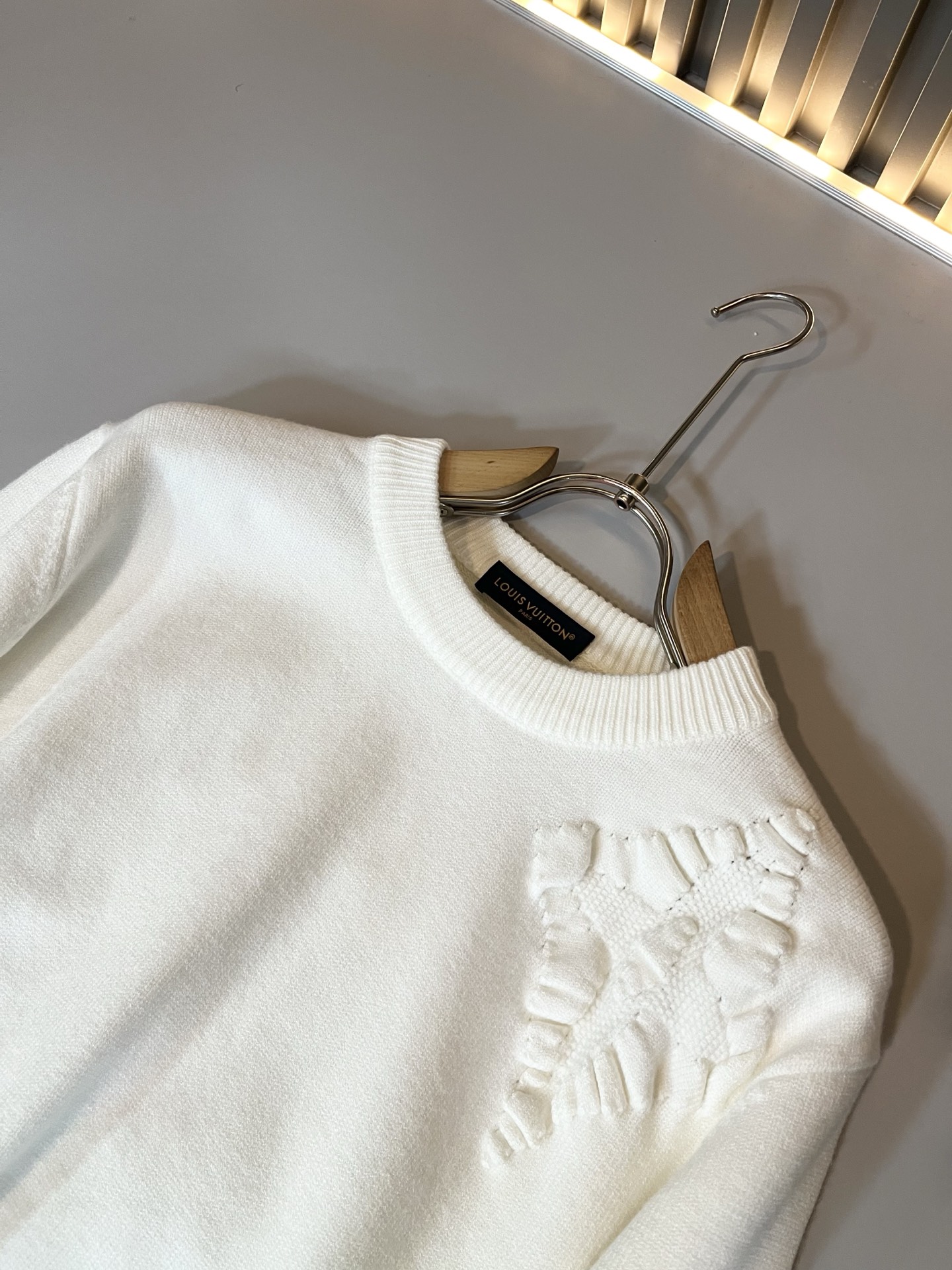 Louis Vuit*on 2025秋冬路易家族轻奢针织羊毛衫！男女同款👫装饰！ 路易家族的新高端，细节