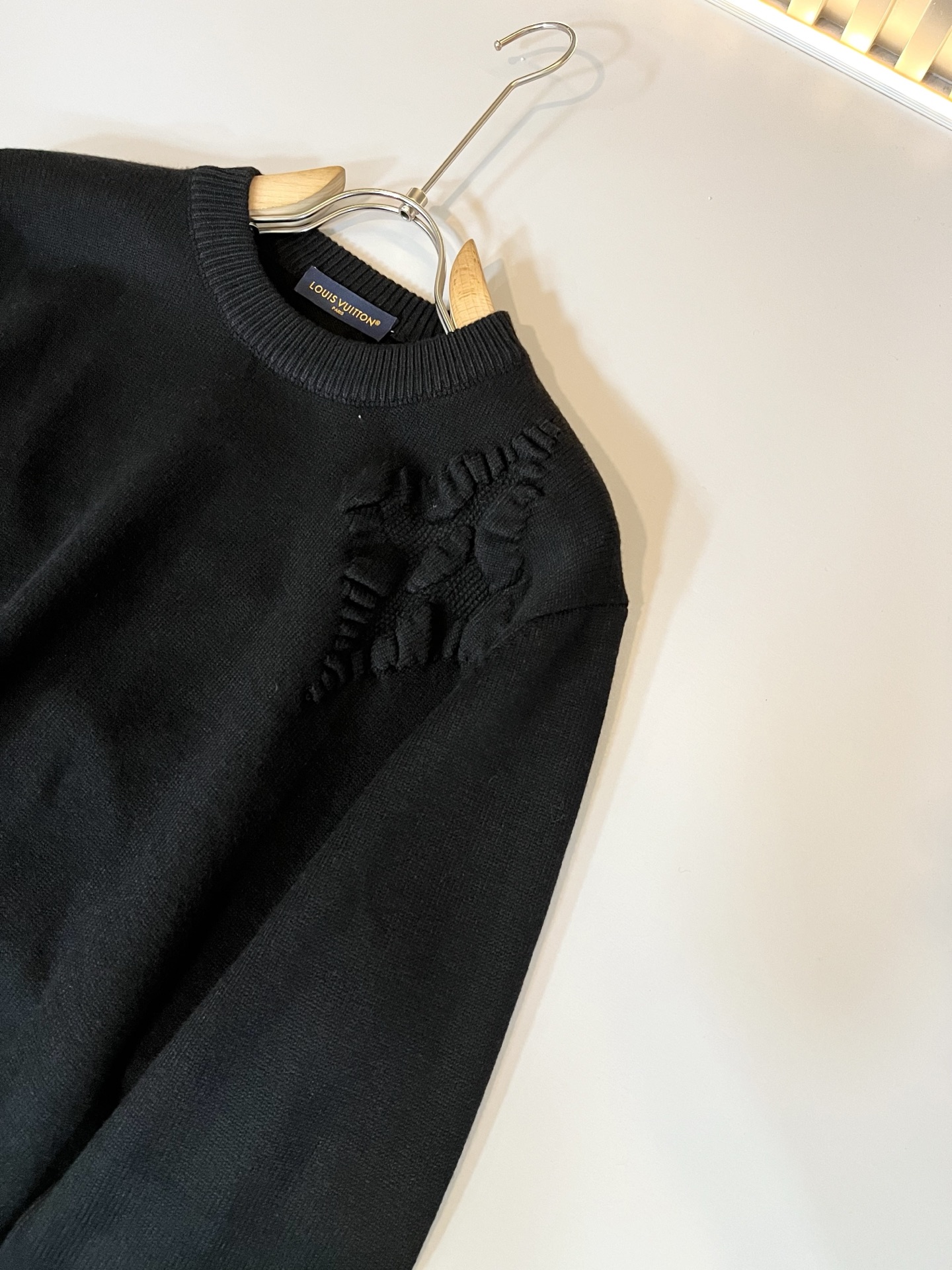 Louis Vuit*on 2025秋冬路易家族轻奢针织羊毛衫！男女同款👫装饰！ 路易家族的新高端，细节