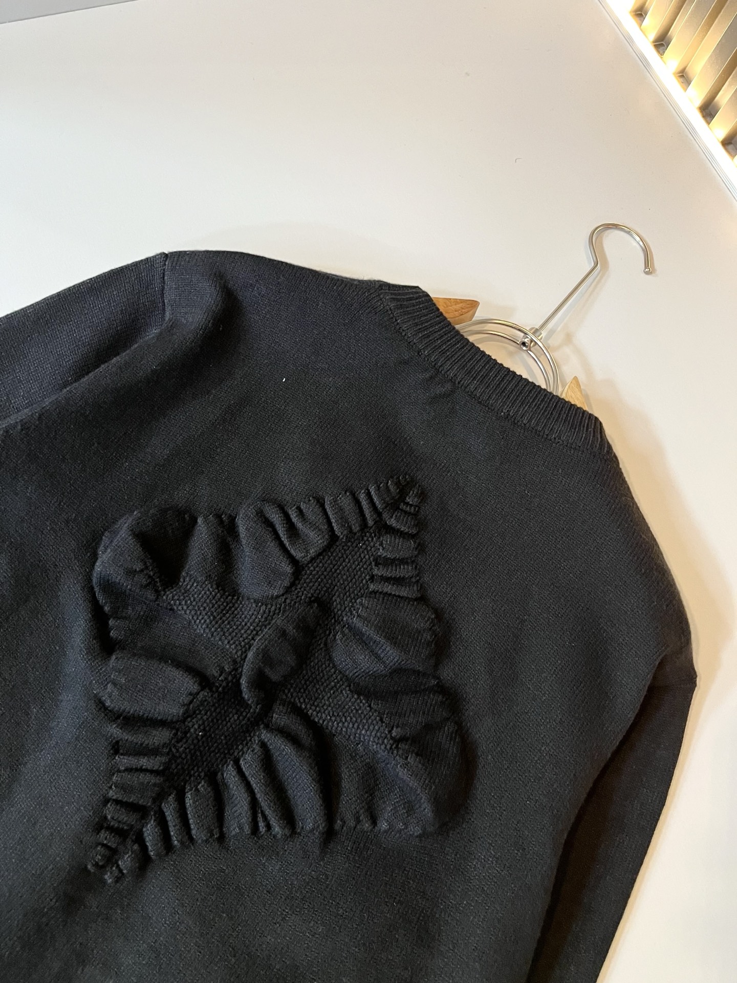 Louis Vuit*on 2025秋冬路易家族轻奢针织羊毛衫！男女同款👫装饰！ 路易家族的新高端，细节