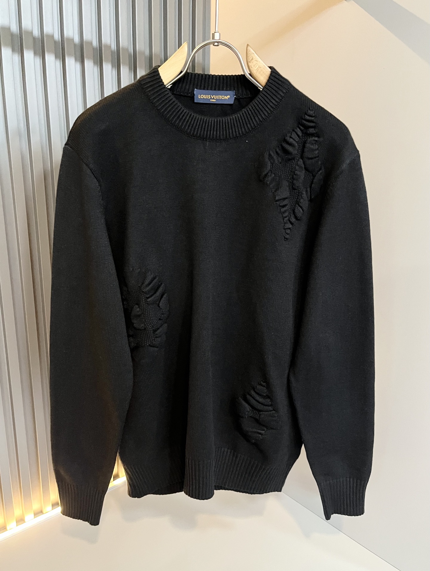Louis Vuit*on 2025秋冬路易家族轻奢针织羊毛衫！男女同款👫装饰！ 路易家族的新高端，细节