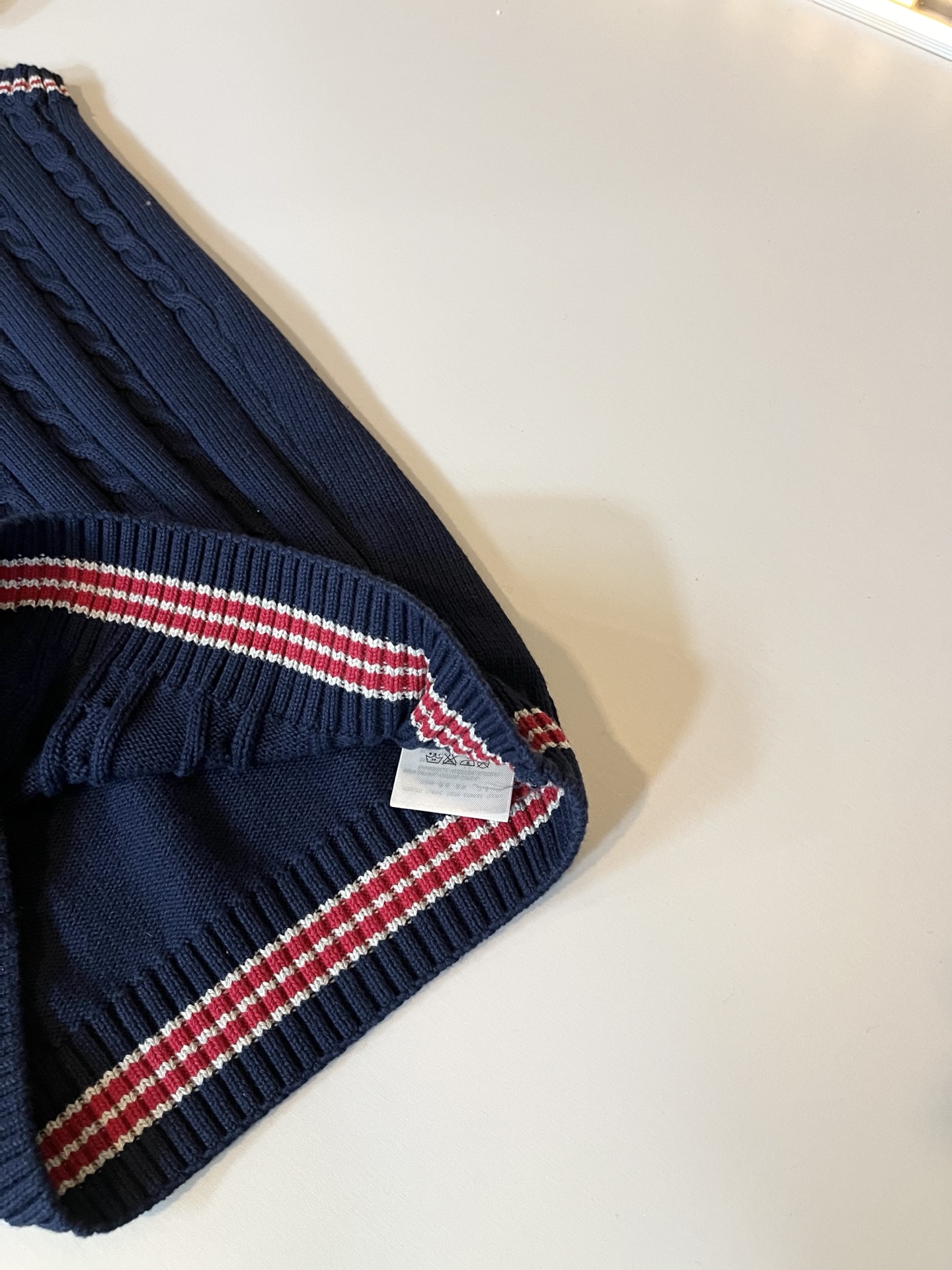 GUC*I 古家 2025秋冬新款男女同款👫 针织羊毛马甲，设计经典色系钩织设计！贸易公司渠道稀出，同步