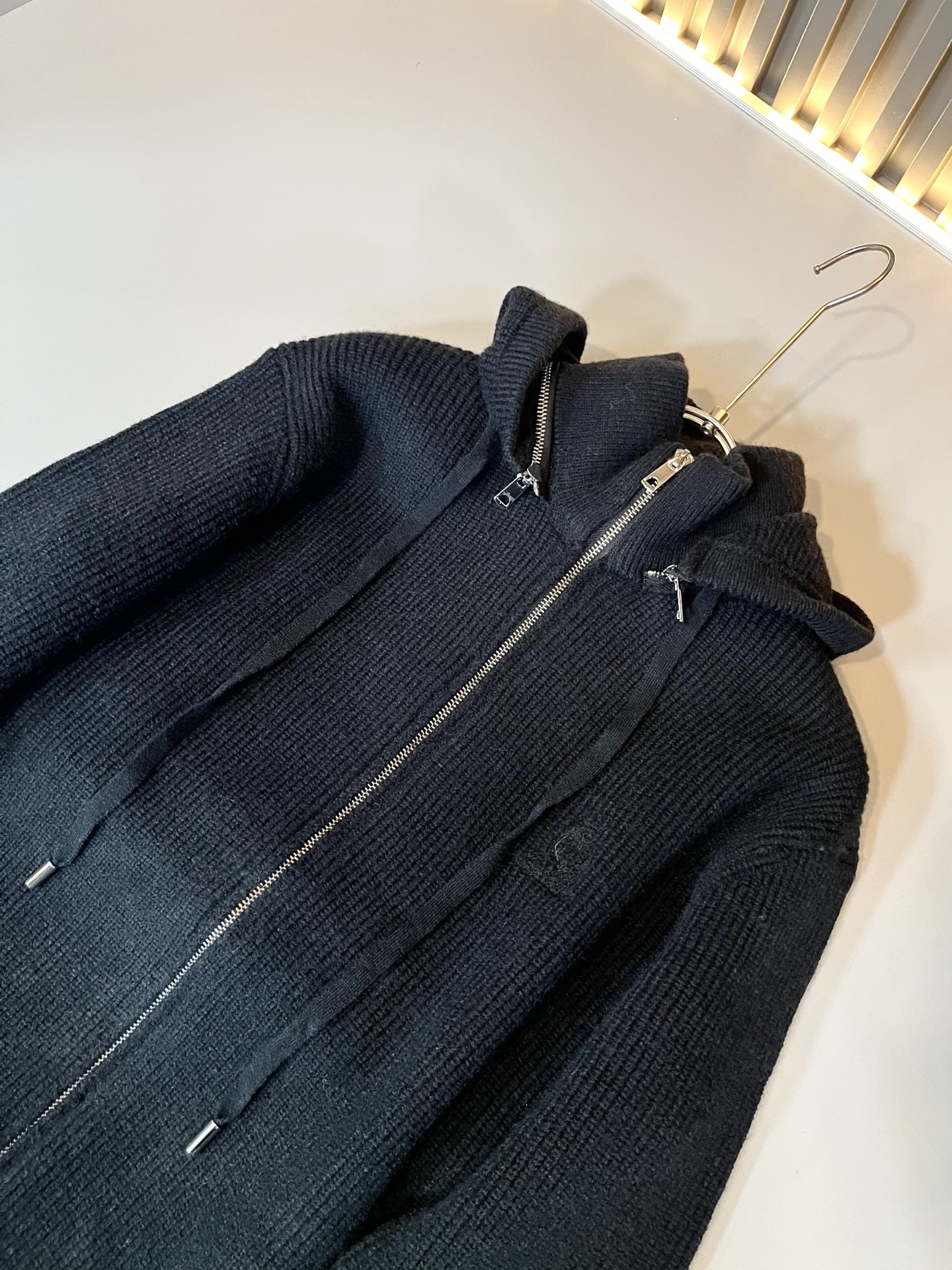 Loro Piana诺悠翩雅 ⚠️帽子可拆卸！2025秋冬男士最新的贸易订单针织羊毛衫，全品相！！上身舒