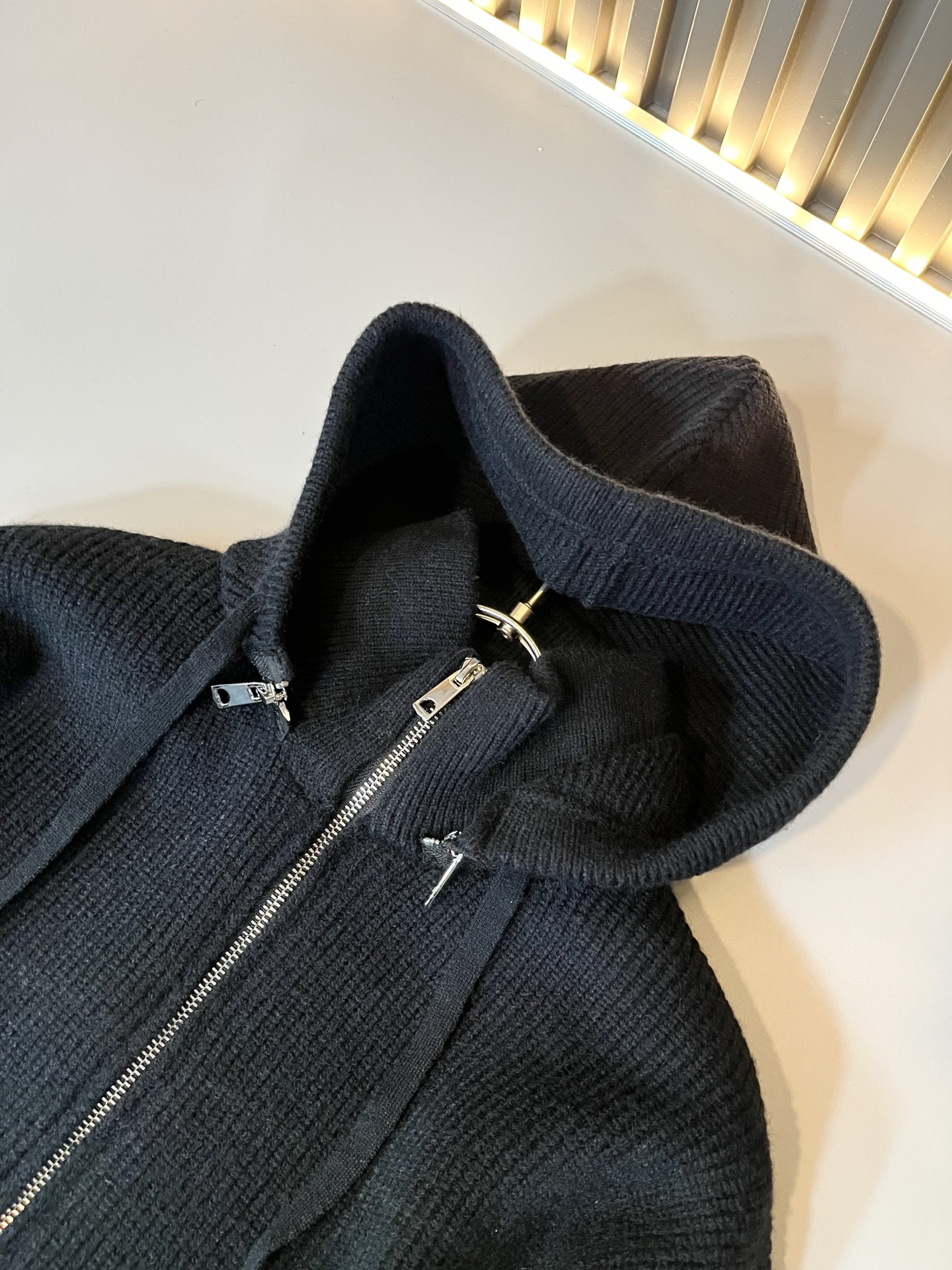 Loro Piana诺悠翩雅 ⚠️帽子可拆卸！2025秋冬男士最新的贸易订单针织羊毛衫，全品相！！上身舒